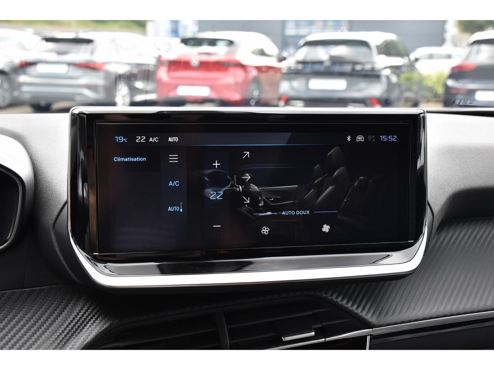 Peugeot 2008 1.2 PureTech Allure ACC GPS LANE SIDE CAM 360 1° MAIN (2024) - Foto 18