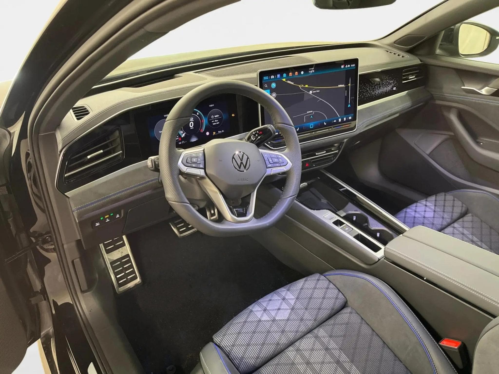 VW Passat R-Line 2.0 TDI SCR 4Motion 142kW-193PS DSG7- Attelage - Camé (2026) - Photo 12