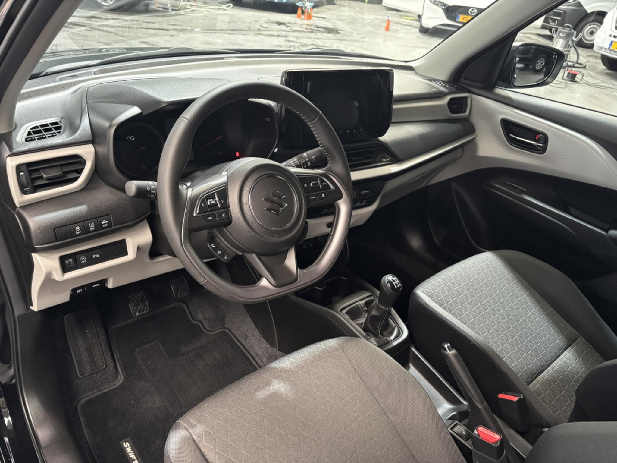 Suzuki Swift 1.2 GL+ (2025) - Photo 10