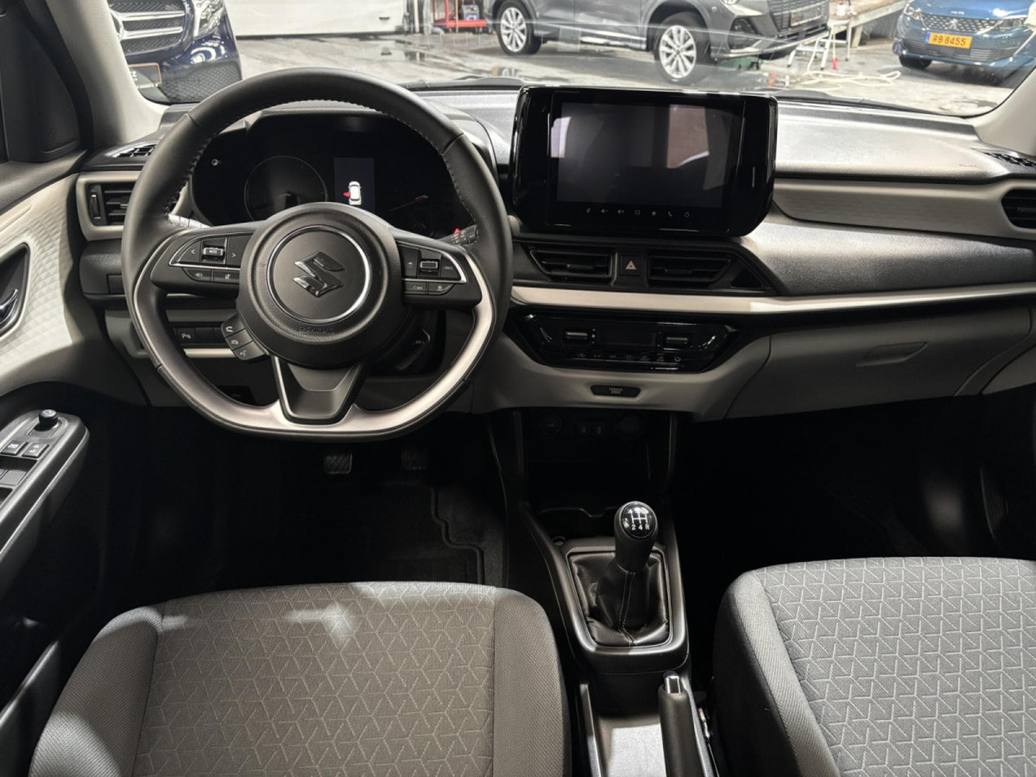 Suzuki Swift 1.2 GL+ (2025) - Photo 11