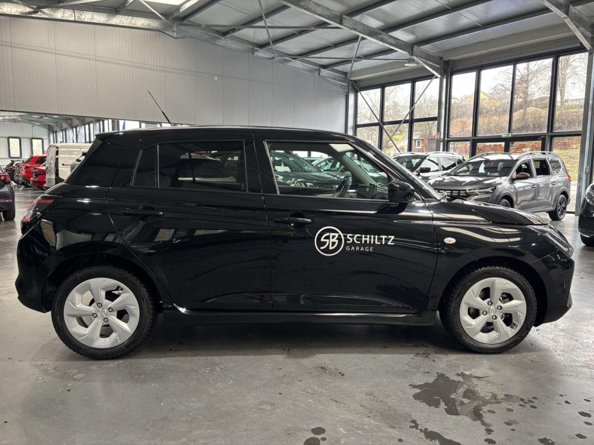 Suzuki Swift 1.2 GL+ (2025) - Photo 2