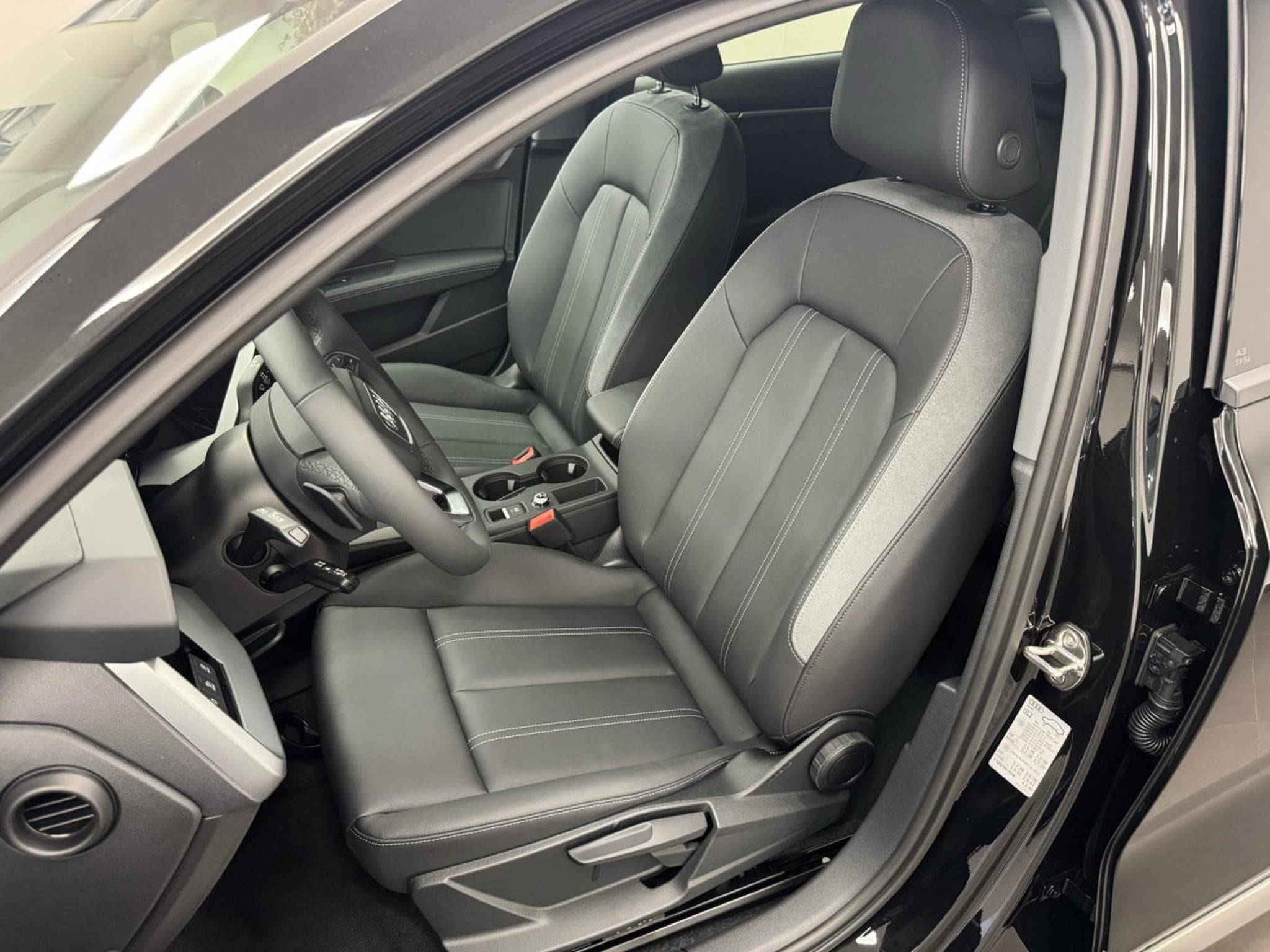 Audi A3 Limousine S line 35 TFSI 150 CV / 110 kW S tronic (2025) - Foto 2