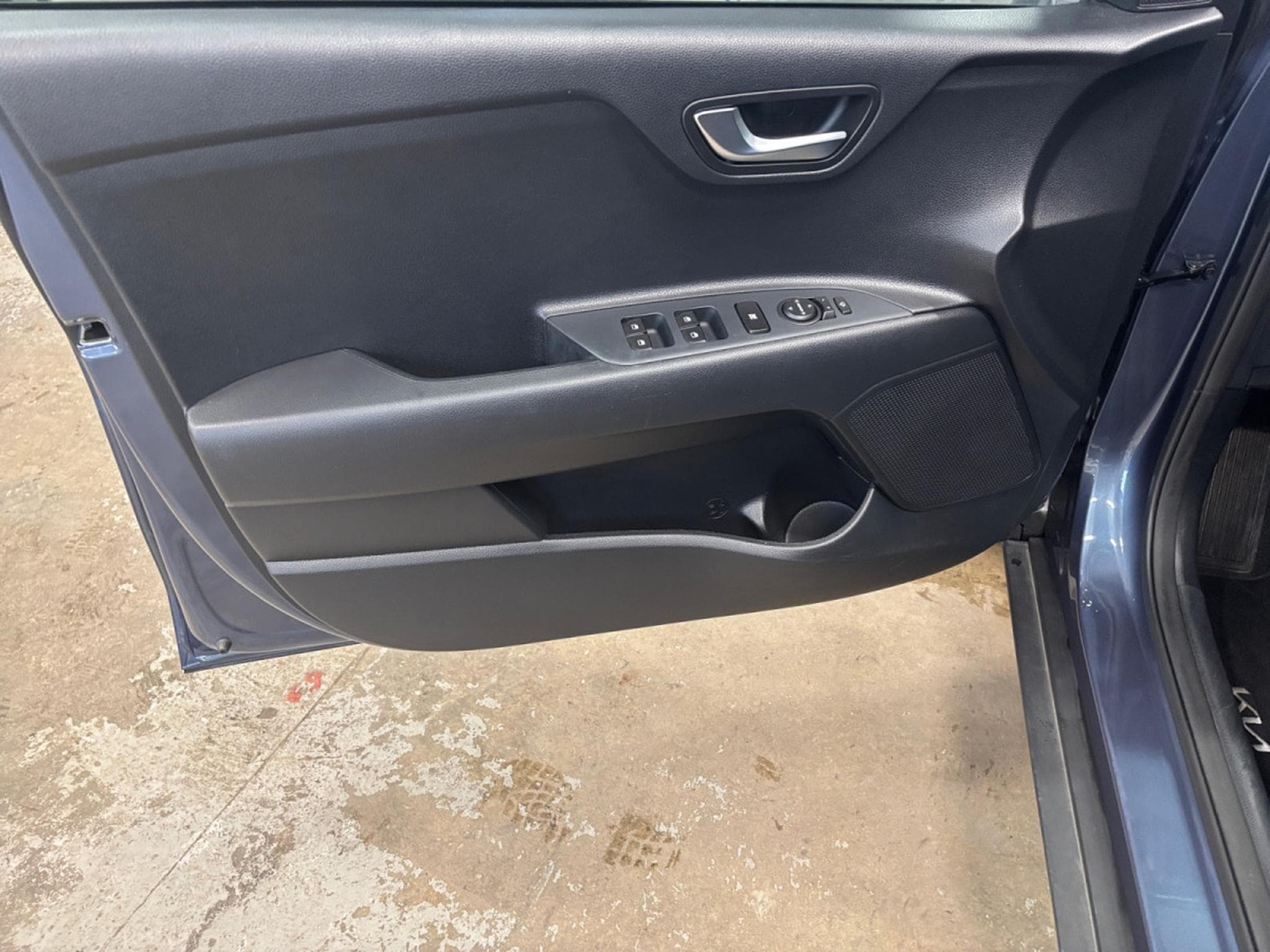 Kia Stonic Pulse 1.0T ISG (2024) - Foto 10