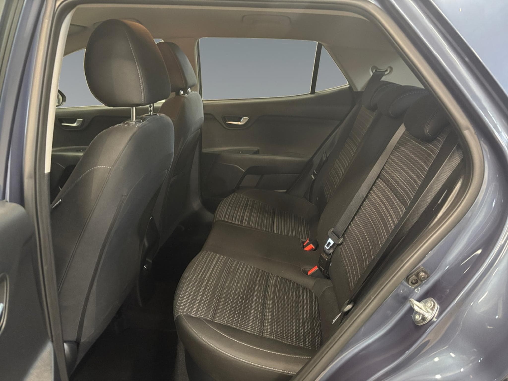 Kia Stonic Pulse 1.0T ISG (2024) - Foto 15