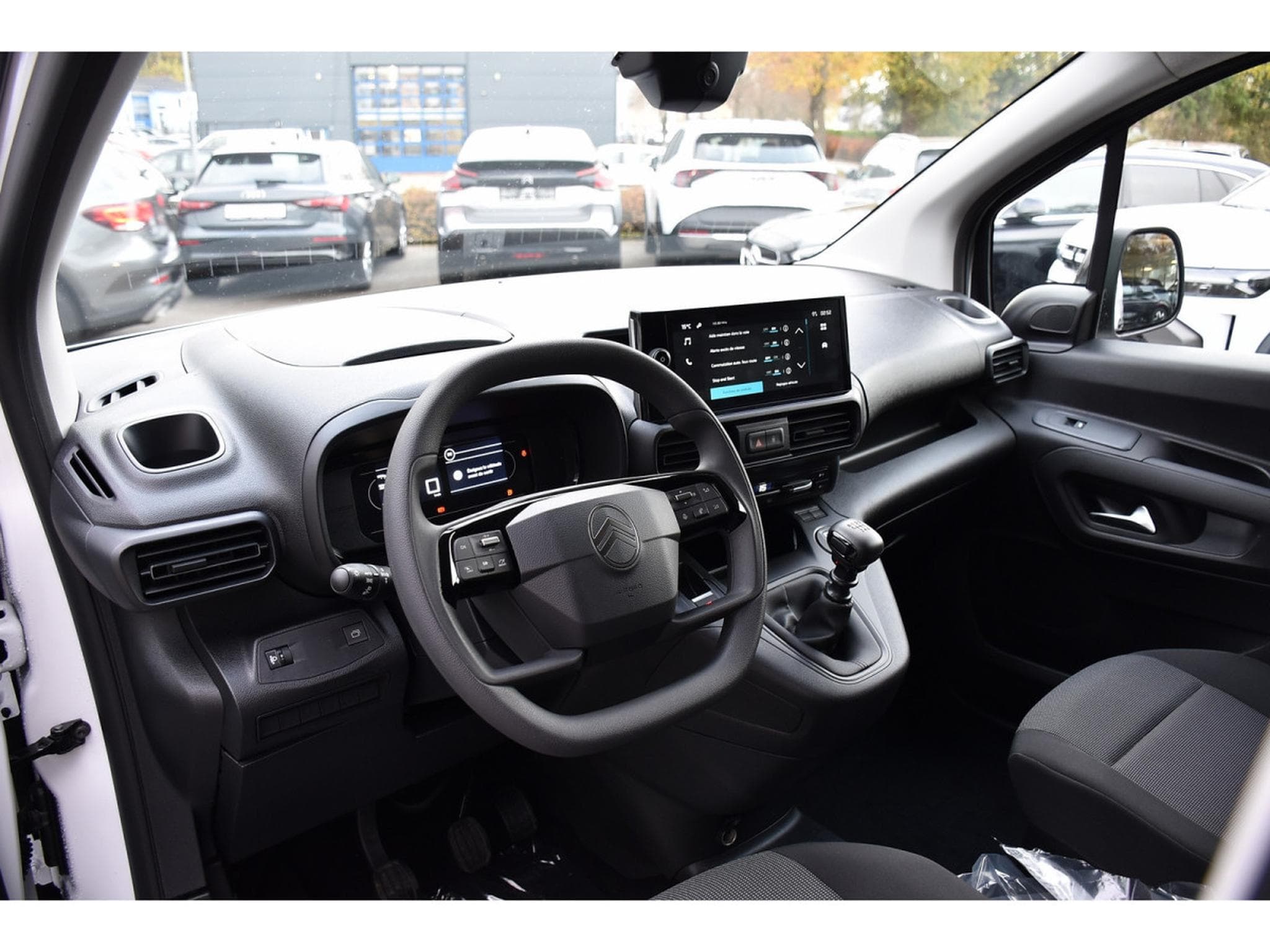 Citroën Berlingo 1.5 BlueHDI 100 CLIMA REGUL LANE CAM KEYLESS NEUF (2025) - Foto 8