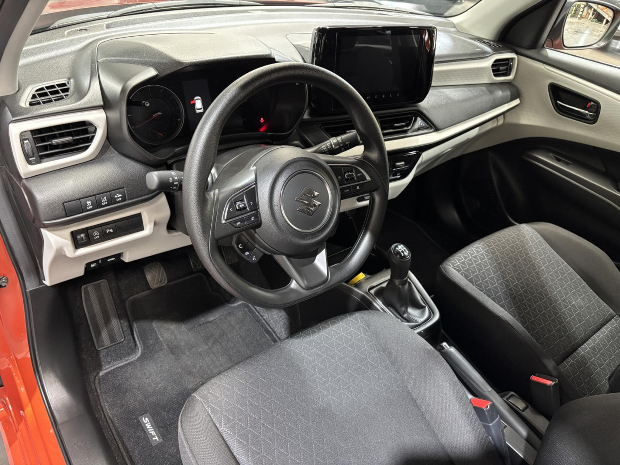 Suzuki Swift 1.2 GL MildHybrid (2025) - Photo 10