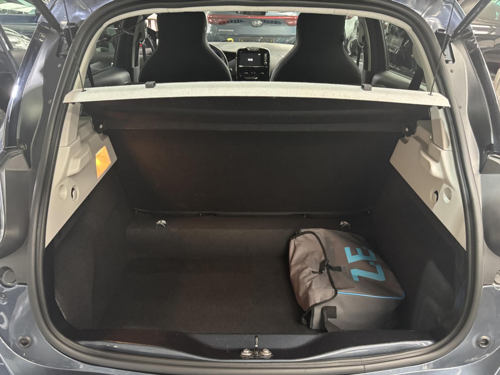 Renault Zoé Intens R110 40KWH batterie inclus (2018) - Photo 12