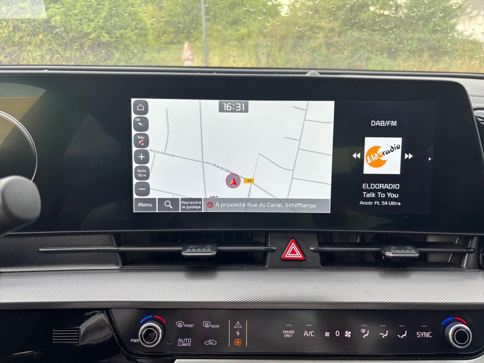Kia Sportage GT Line PHEV AWD (2023) - Photo 17