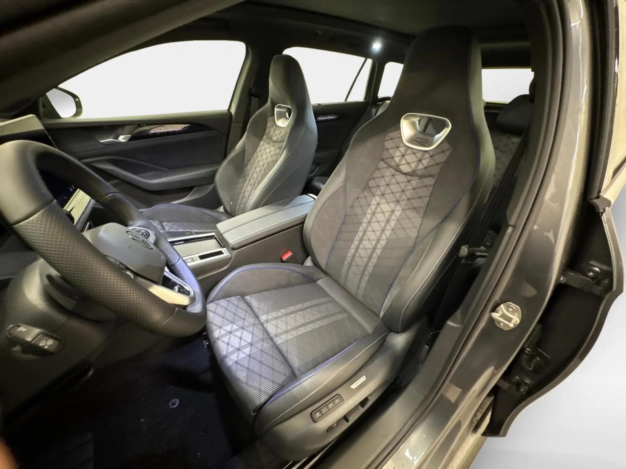 VW Passat R-Line 2.0 TSI 4Motion DSG 195kW-265CV - Toit Ouvrant - Atte (2026) - Photo 14