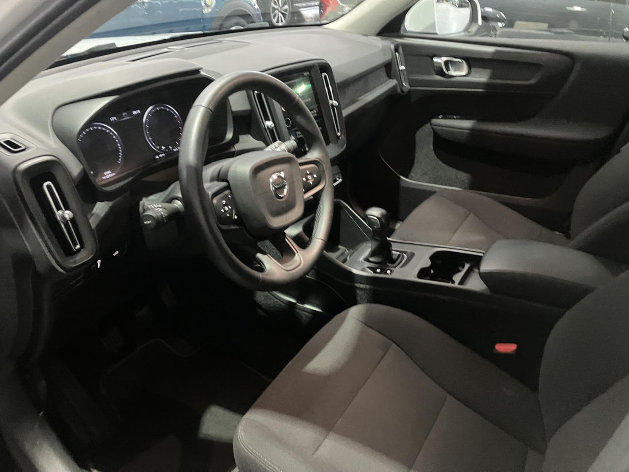 Volvo XC40 1.5 T3 Momentum (2022) - Photo 11