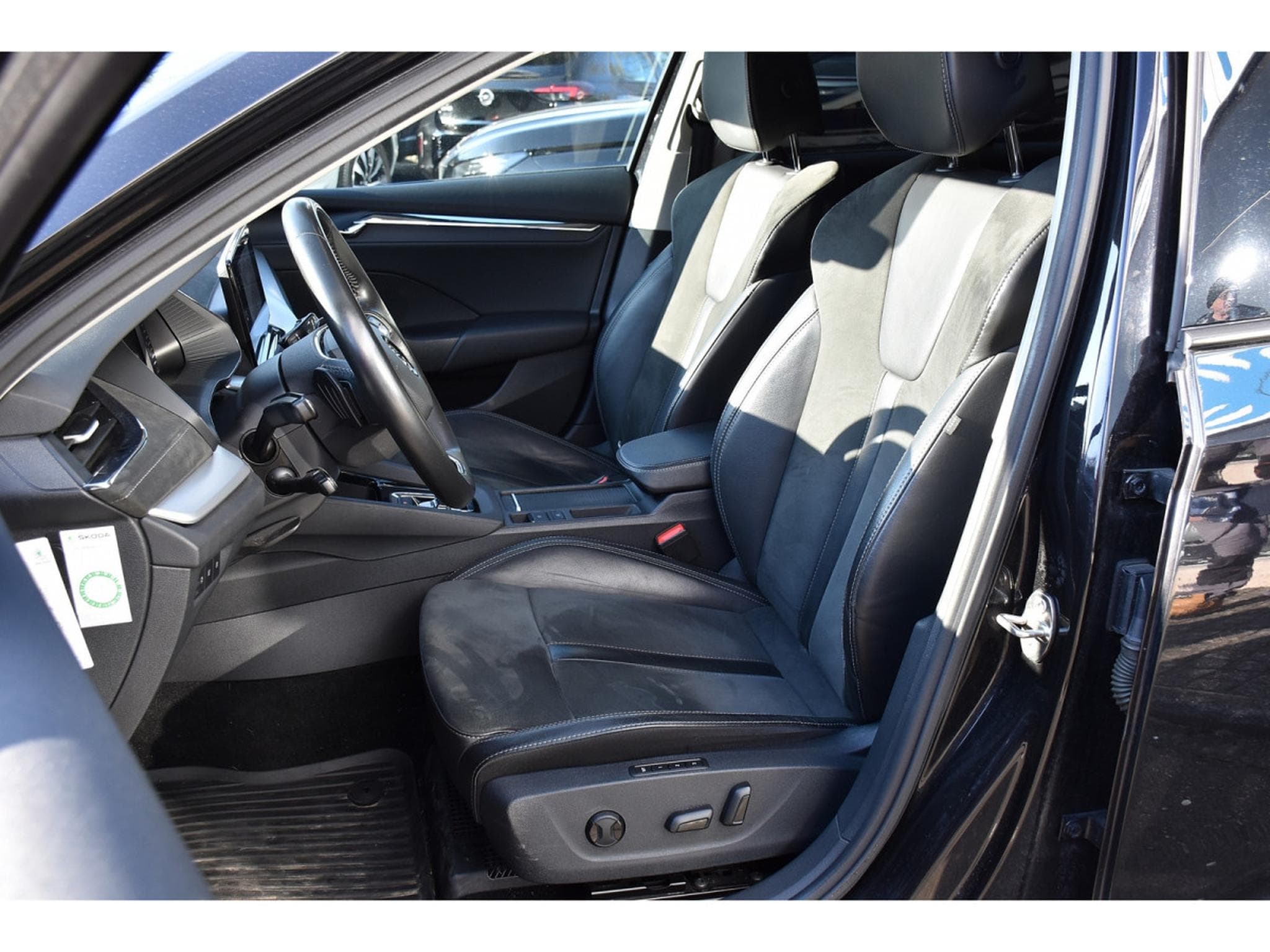 Skoda Octavia Combi 2.0 TDI Style DSG MEMO CANTON SIDE CAM ATT RMQ (2020) - Photo 6