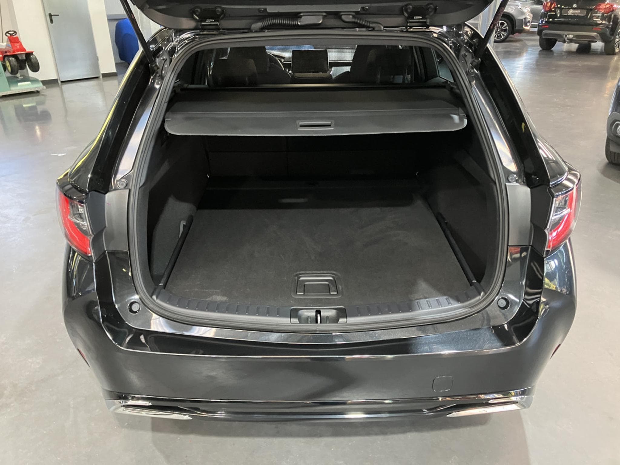 Suzuki Swace 1.8 GL+ Hybrid Auto (2024) - Photo 13