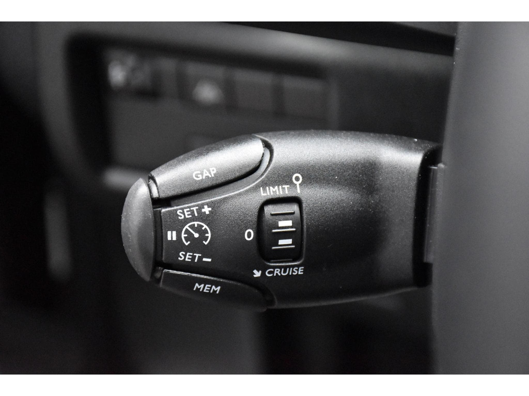 Citroën C5 Aircross 1.2 PureTech 130 Shine CUIR ACC SIDE GPS CAM 1° MAIN (2024) - Photo 17