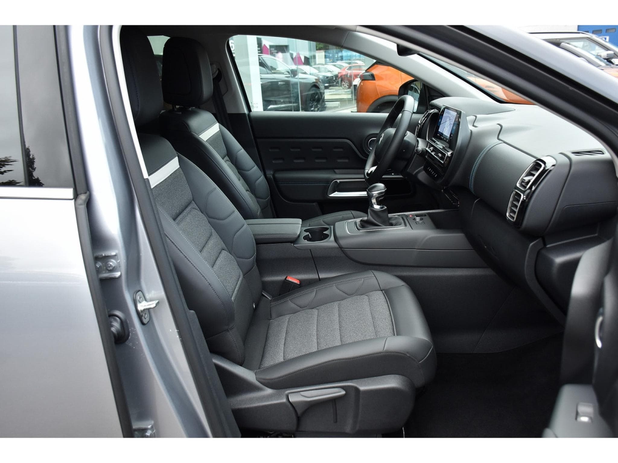 Citroën C5 Aircross 1.2 PureTech 130 Shine CUIR ACC SIDE GPS CAM 1° MAIN (2024) - Photo 7