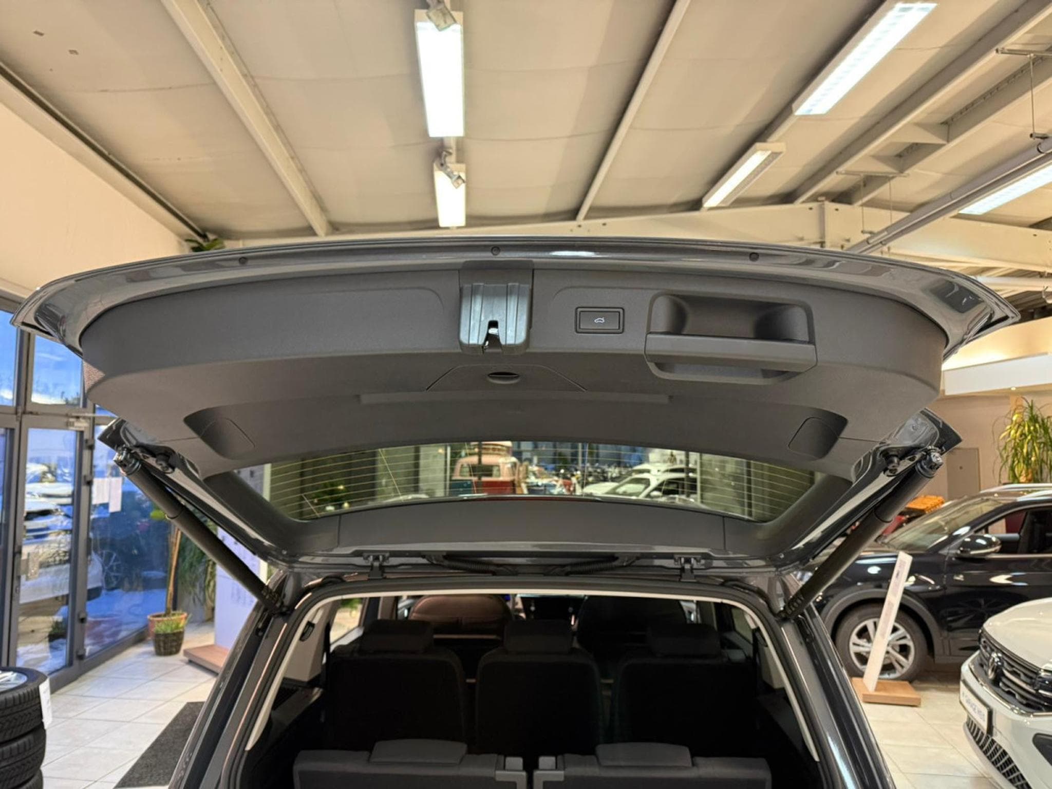 VW Touran Comfortline 1.5 TSI DSG7 110kW-150CV - 7 Places, Leds, Camér (2024) - Photo 9