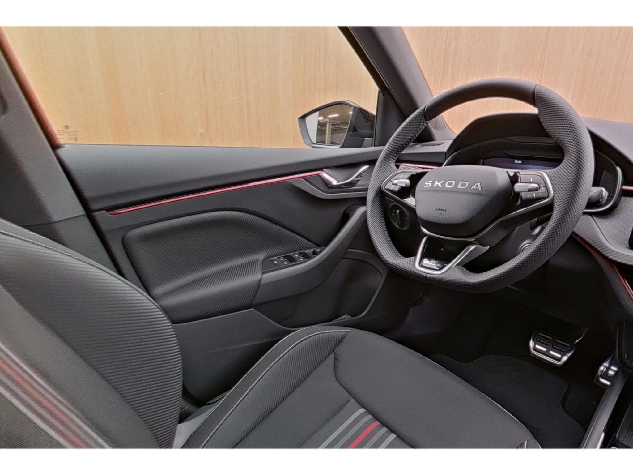 Skoda Kamiq Monte Carlo 1.5 TSI DSG7 110KW-150CV - Matrix Led, Caméra... (2025) - Foto 8