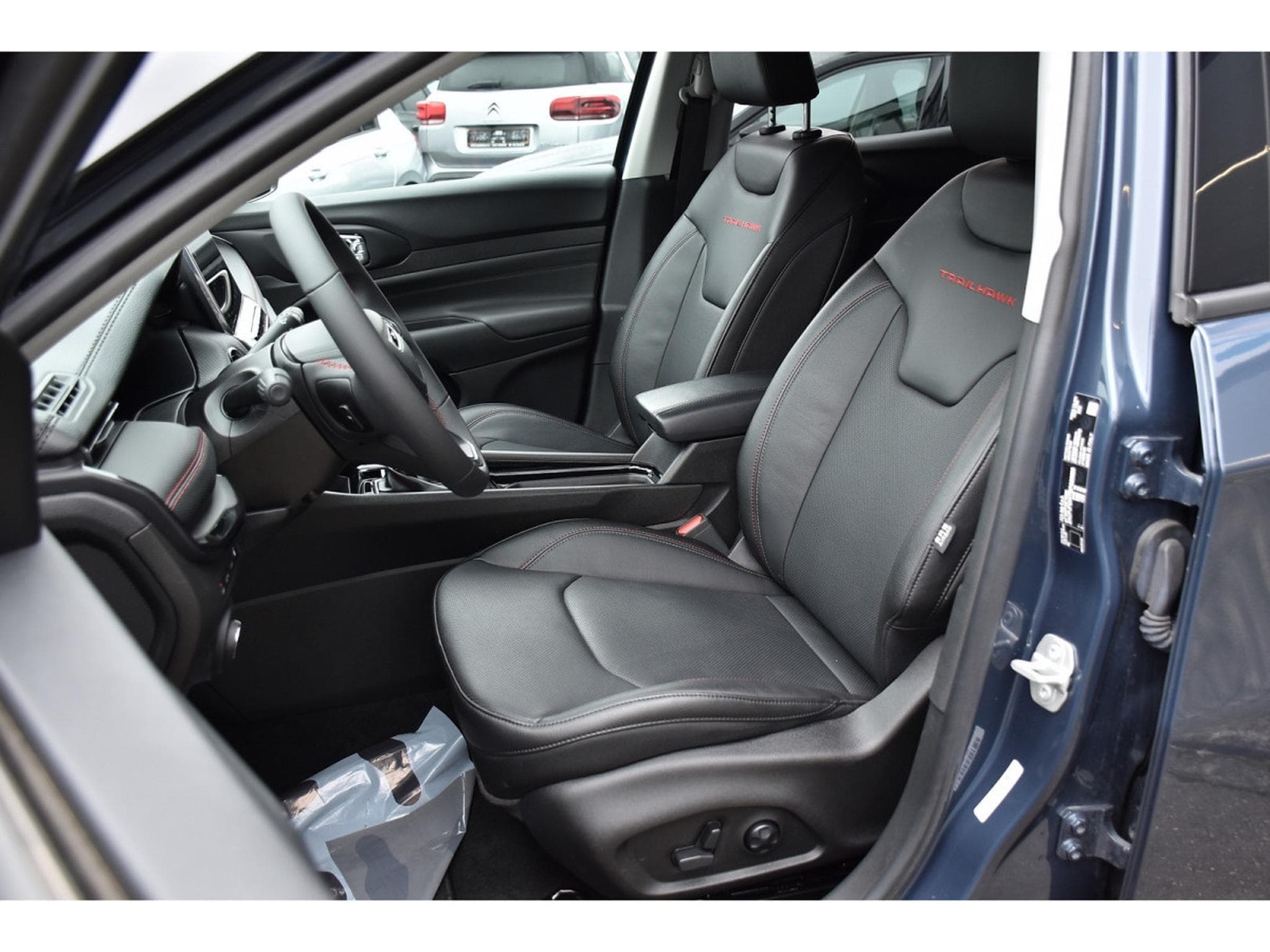 Jeep Compass 1.3 Turbo T4 PHEV eAWD Trailhawk CUIR MEMO LANE CAM 1° MAIN (2024) - Photo 6