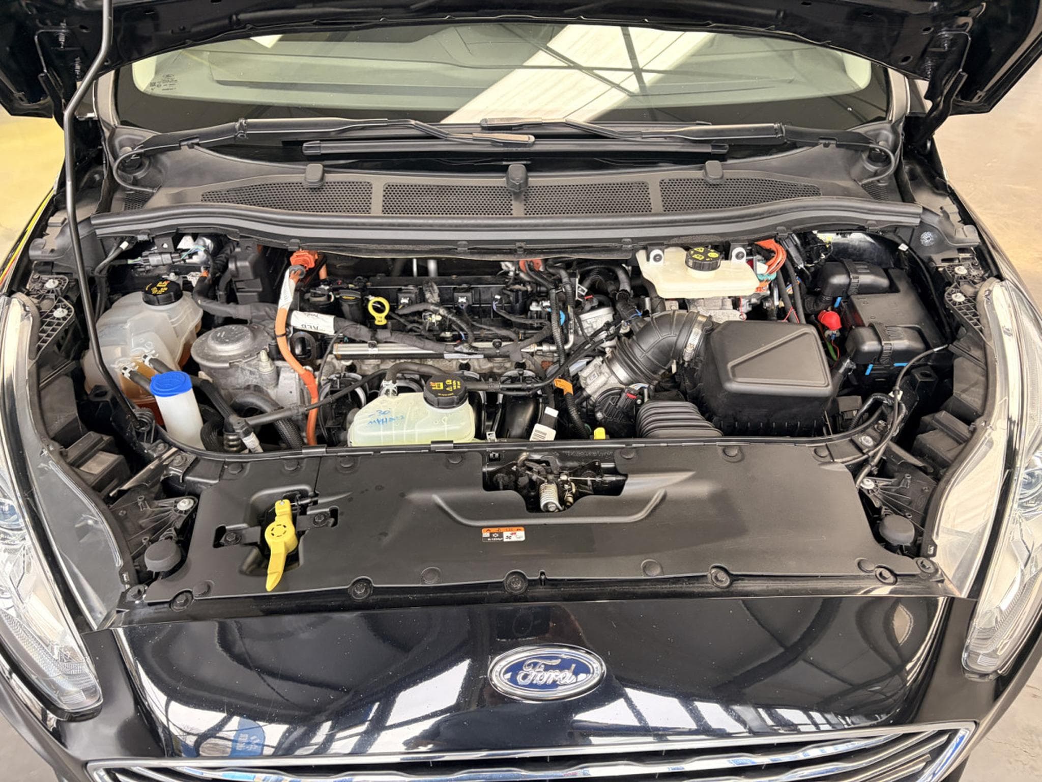 Ford S-Max 2.5 FEHV Titanium Hybrid (2023) - Photo 10