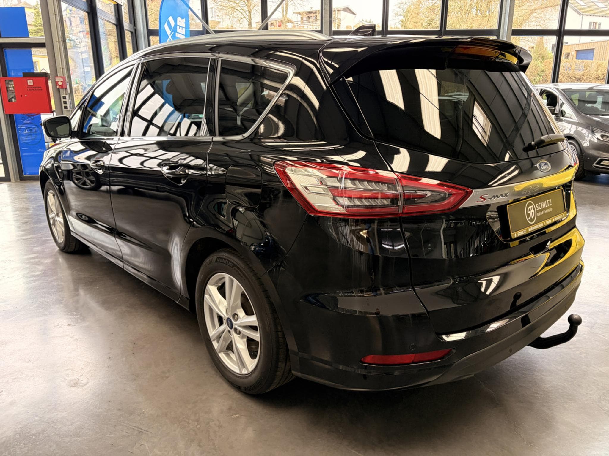 Ford S-Max 2.5 FEHV Titanium Hybrid (2023) - Photo 5