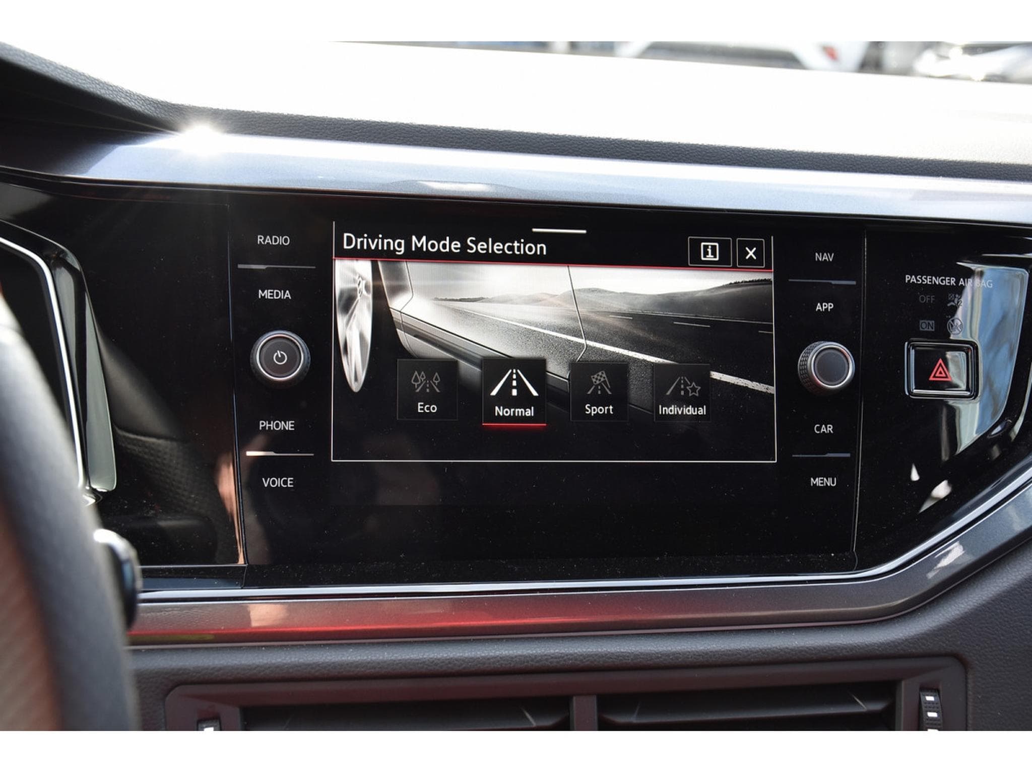 VW Polo 2.0 TSI DSG ACC TRAVEL LANE SIDE IQ.LIGHT PARK ASSIST 1°MAIN (2024) - Photo 13