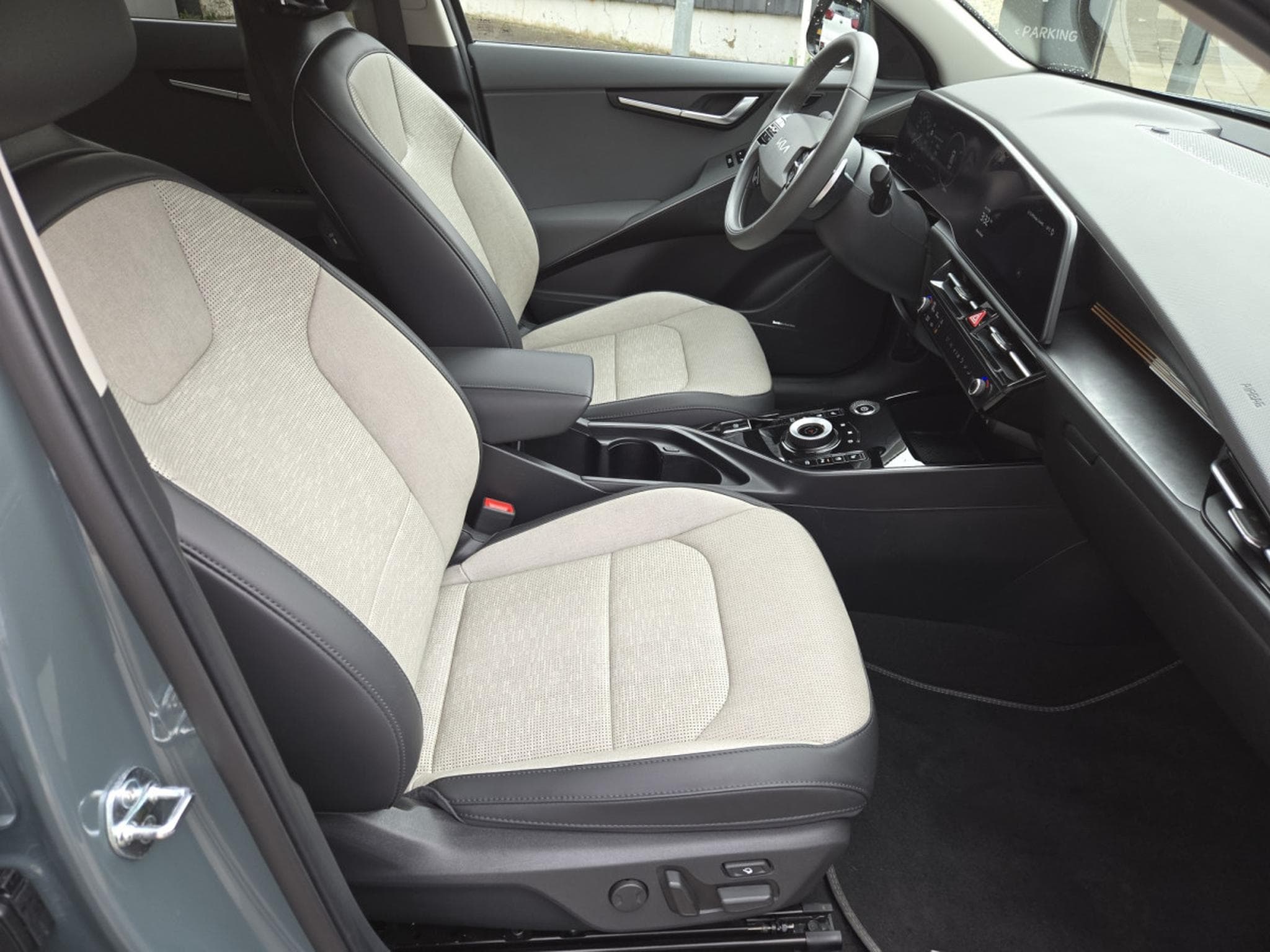 Kia Niro Pace 64,8 kWh - 204ch (2024) - Foto 8