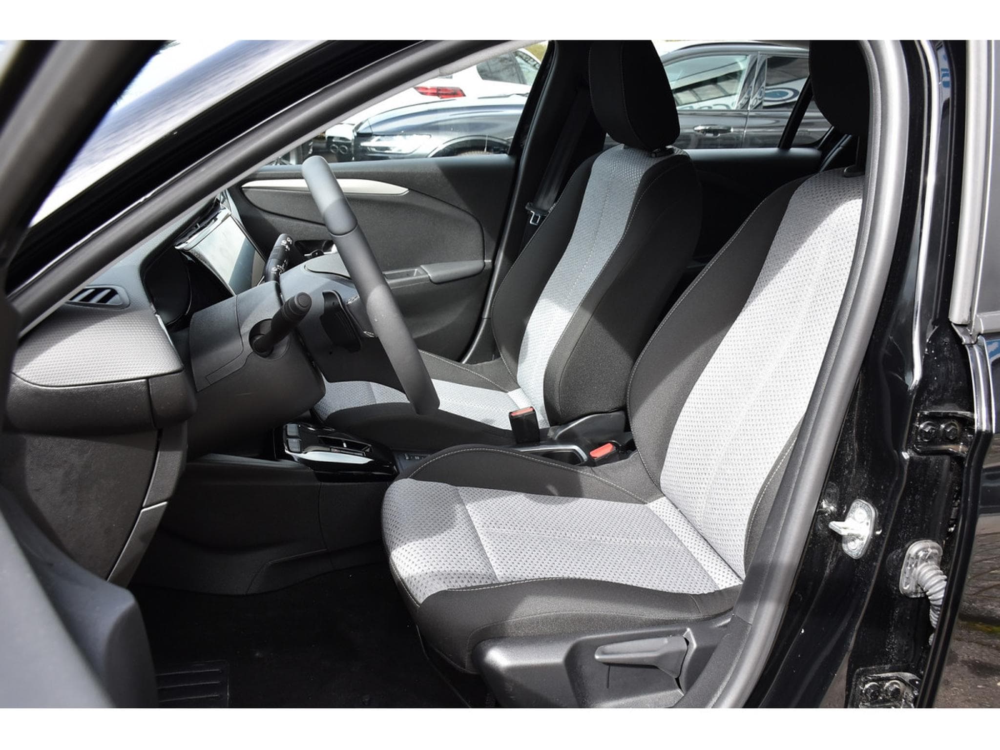 Opel Corsa 1.2 Turbo Edition AT8 REGUL LANE SIDE CAM 1° MAIN (2025) - Photo 5