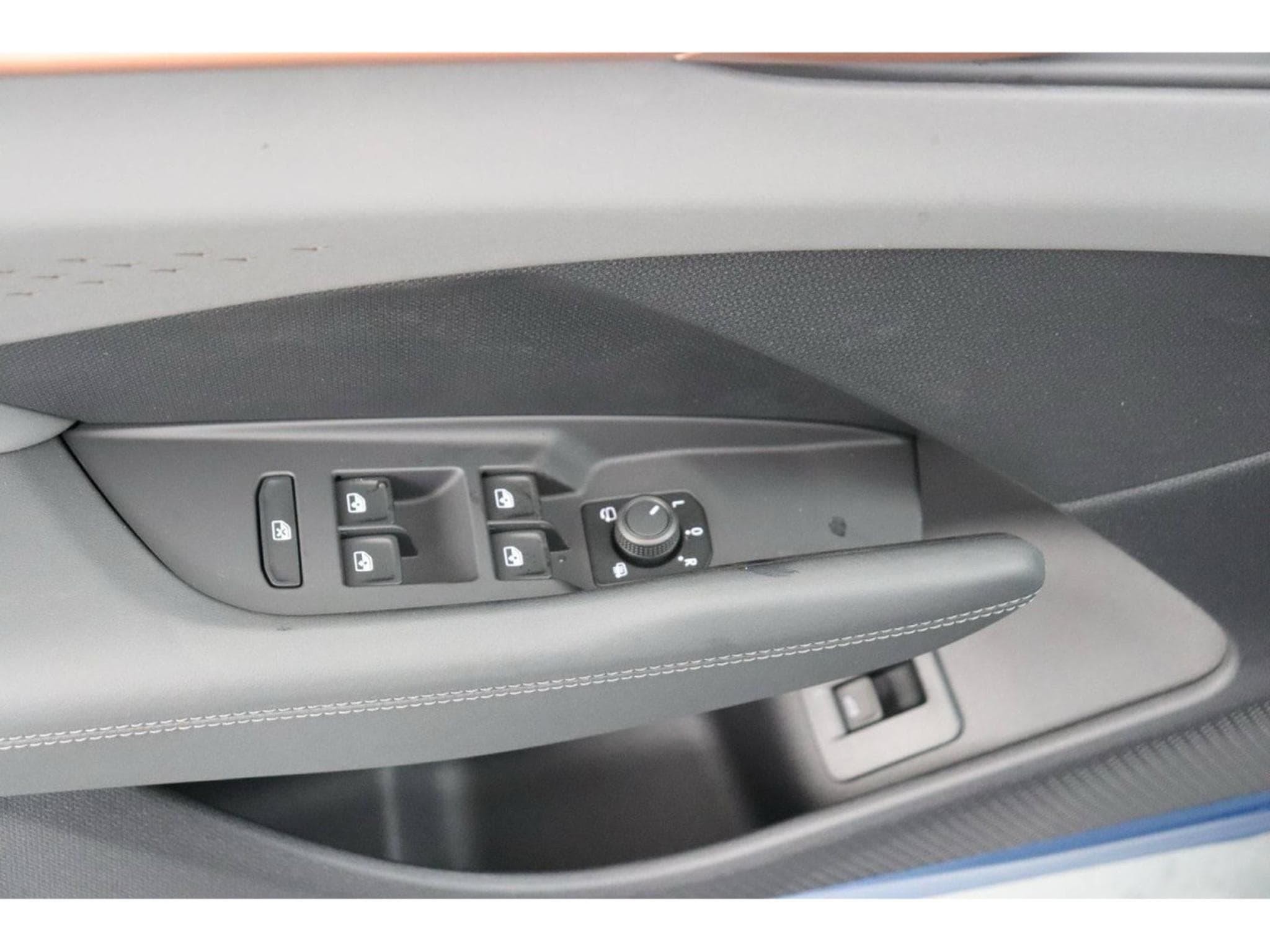 Cupra Terramar 1.5 eTSI 150 DSG7 (2026) - Photo 12