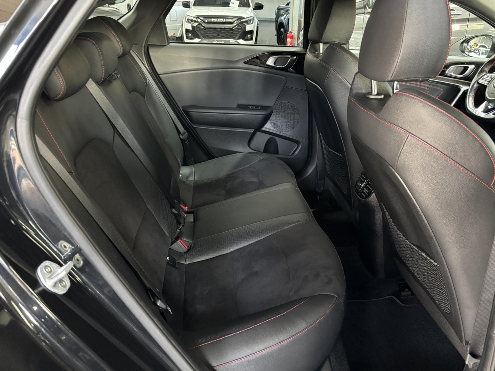 Kia ProCeed GT 1.6 T-GDI DCT (2021) - Photo 13