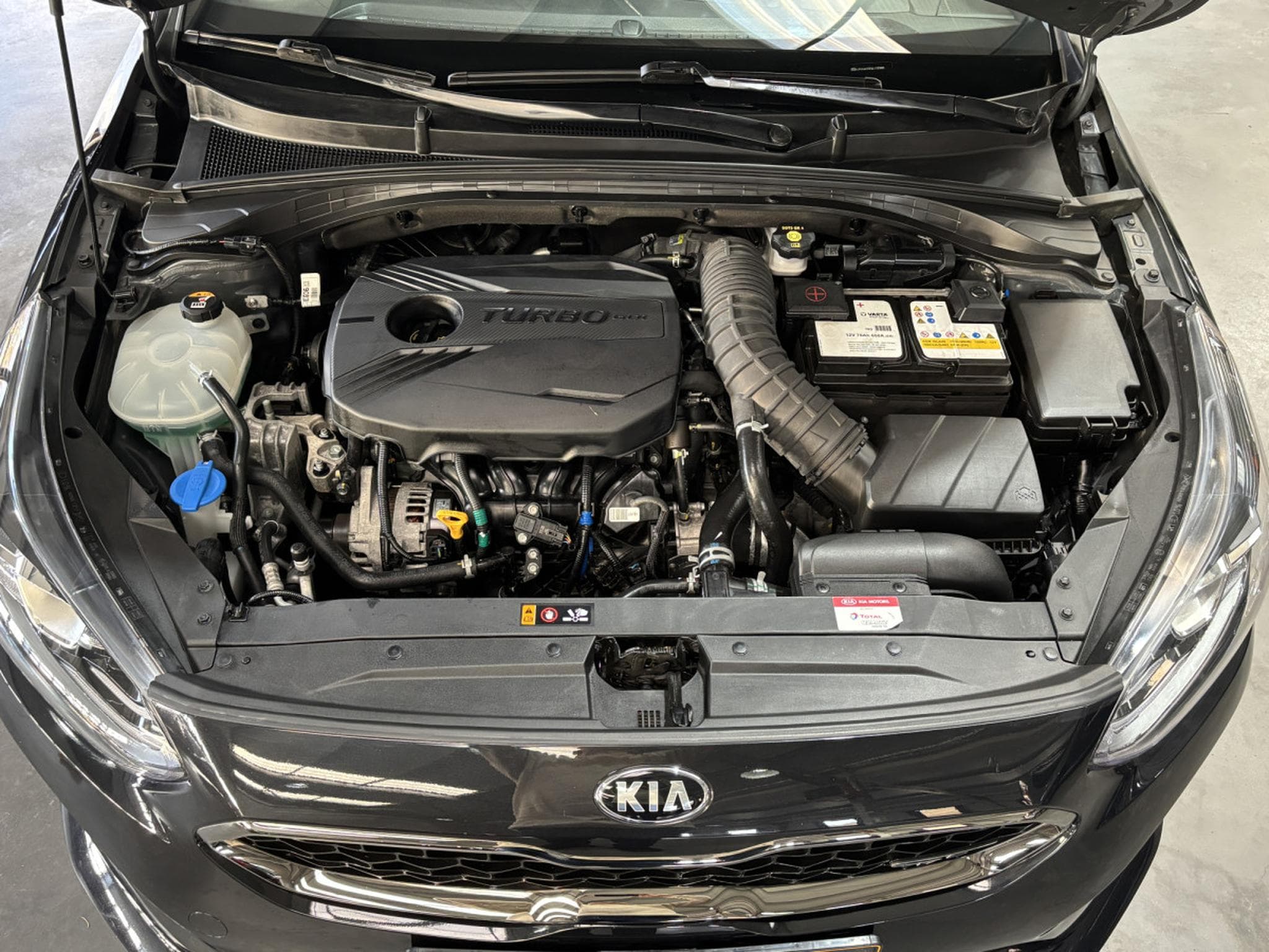 Kia ProCeed GT 1.6 T-GDI DCT (2021) - Photo 9