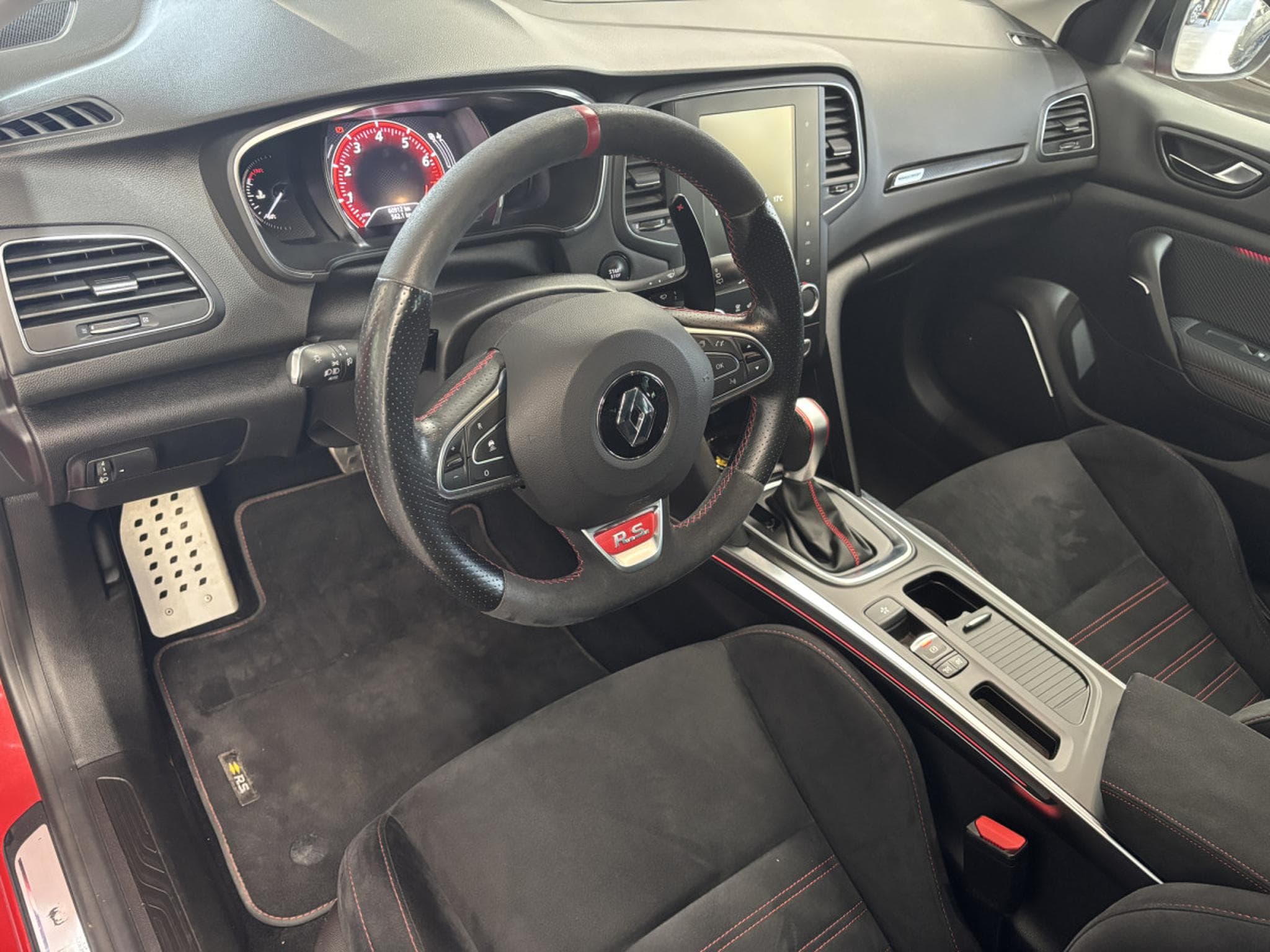 Renault Megane RS 1.8 TCE 300 TROPHY (2020) - Photo 10