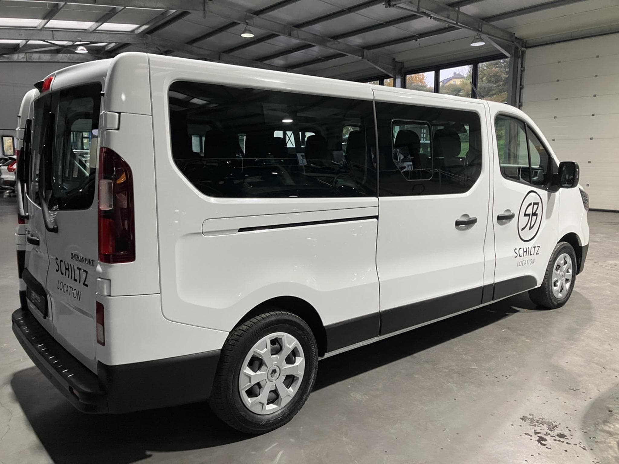 Renault Trafic 2.0 dCi Passenger L2H1 9 Seats (2024) - Photo 2