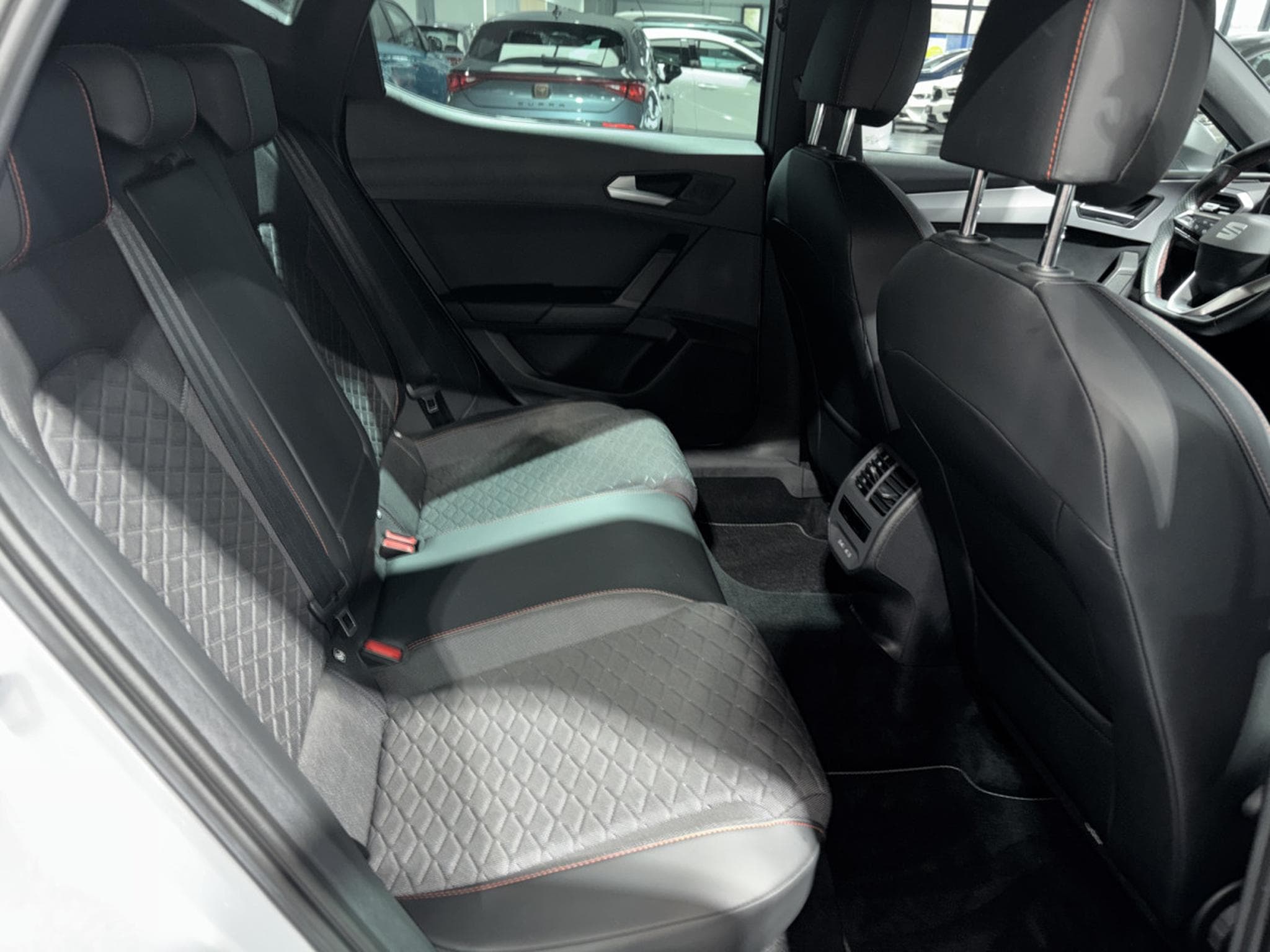 Seat Leon 1.5 eTSI DSG FR (2022) - Photo 12