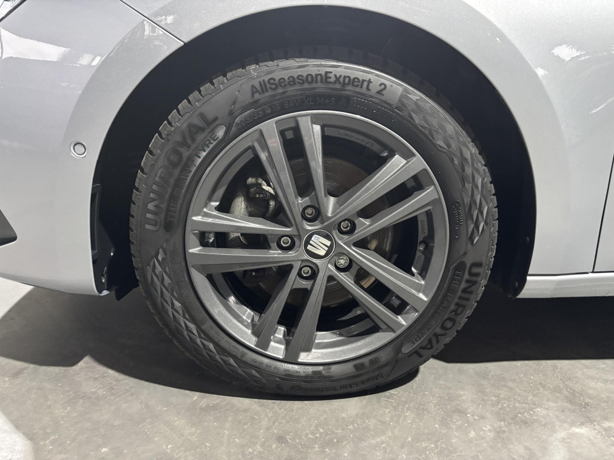 Seat Leon 1.5 eTSI DSG FR (2022) - Photo 7