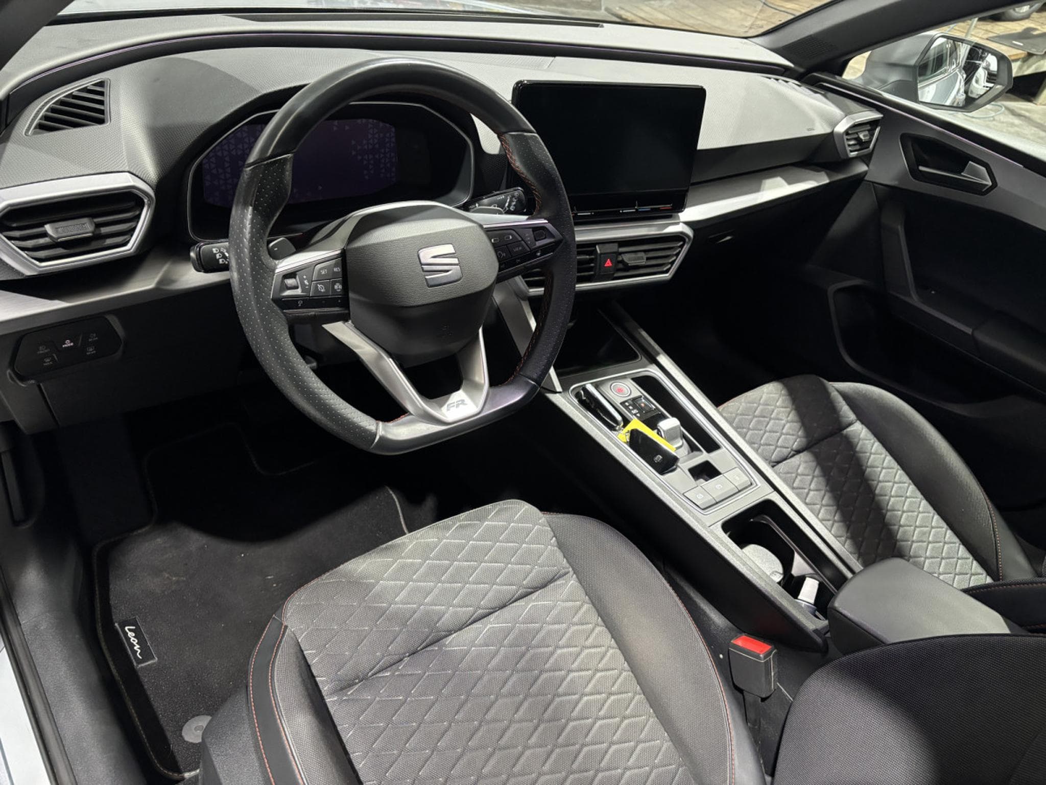 Seat Leon 1.5 eTSI DSG FR (2022) - Photo 9