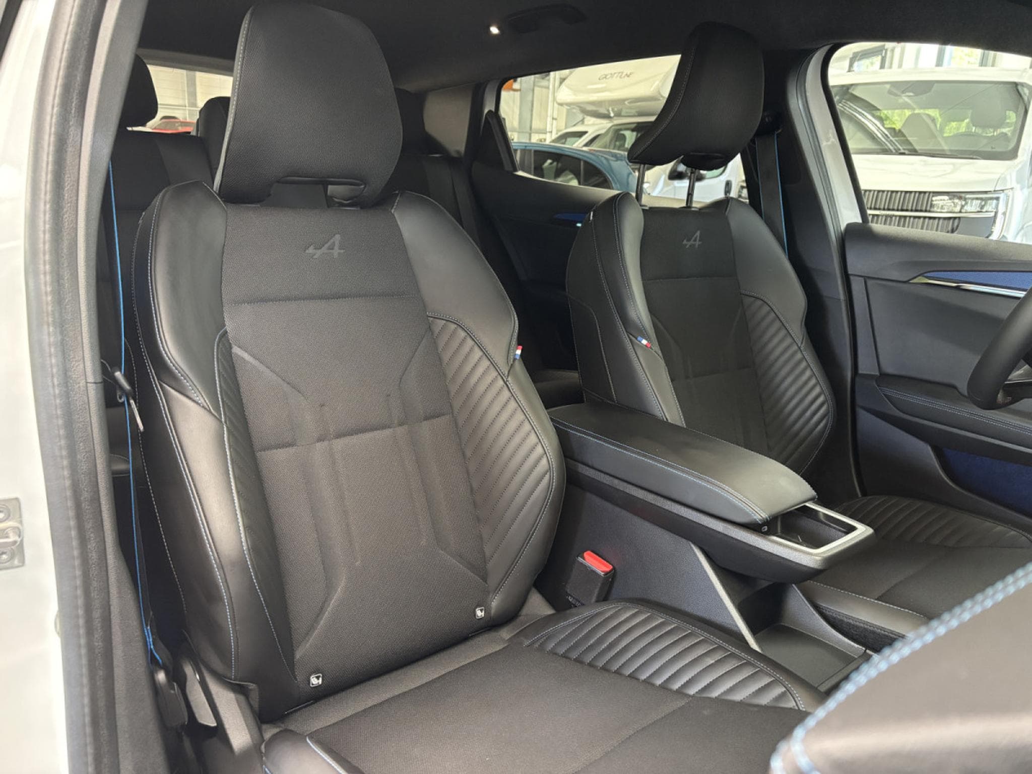 Renault Scenic E-TECH 220 Esprit Alpine Long Range 87Kw/h (2024) - Photo 12