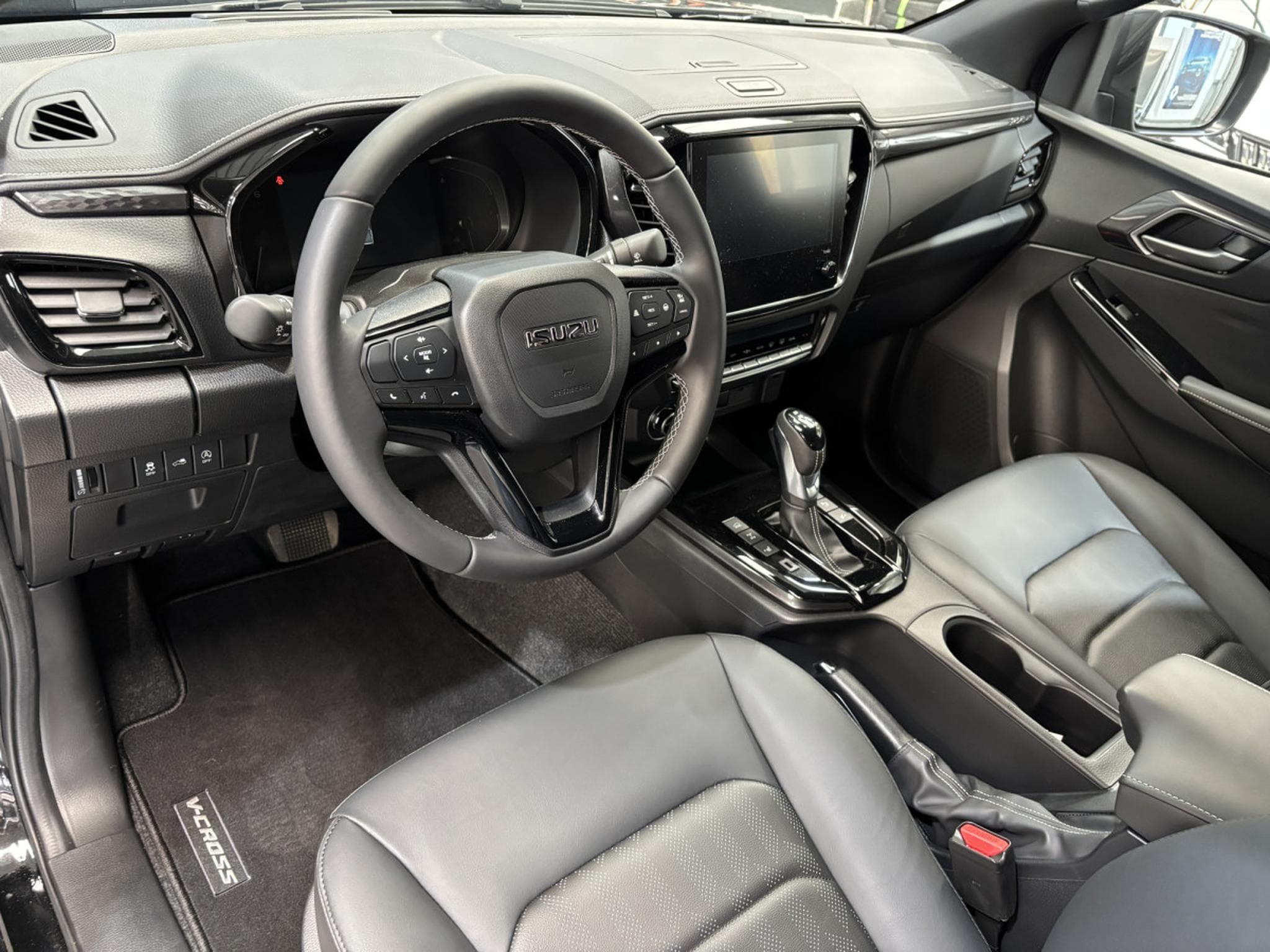 Isuzu D-Max Double Cab 1.9 V-Cross 163HP (2026) - Photo 10