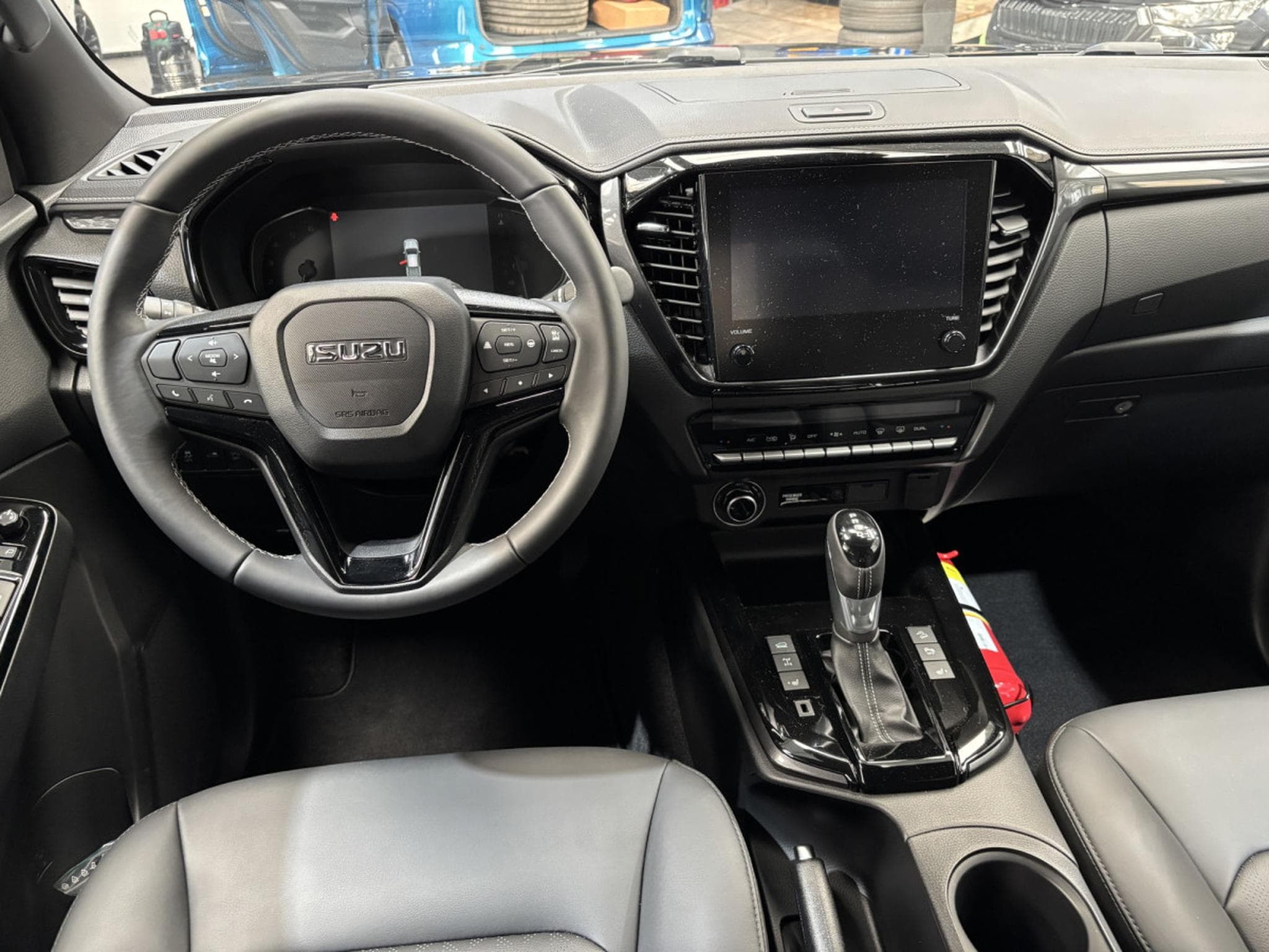 Isuzu D-Max Double Cab 1.9 V-Cross 163HP (2026) - Photo 11