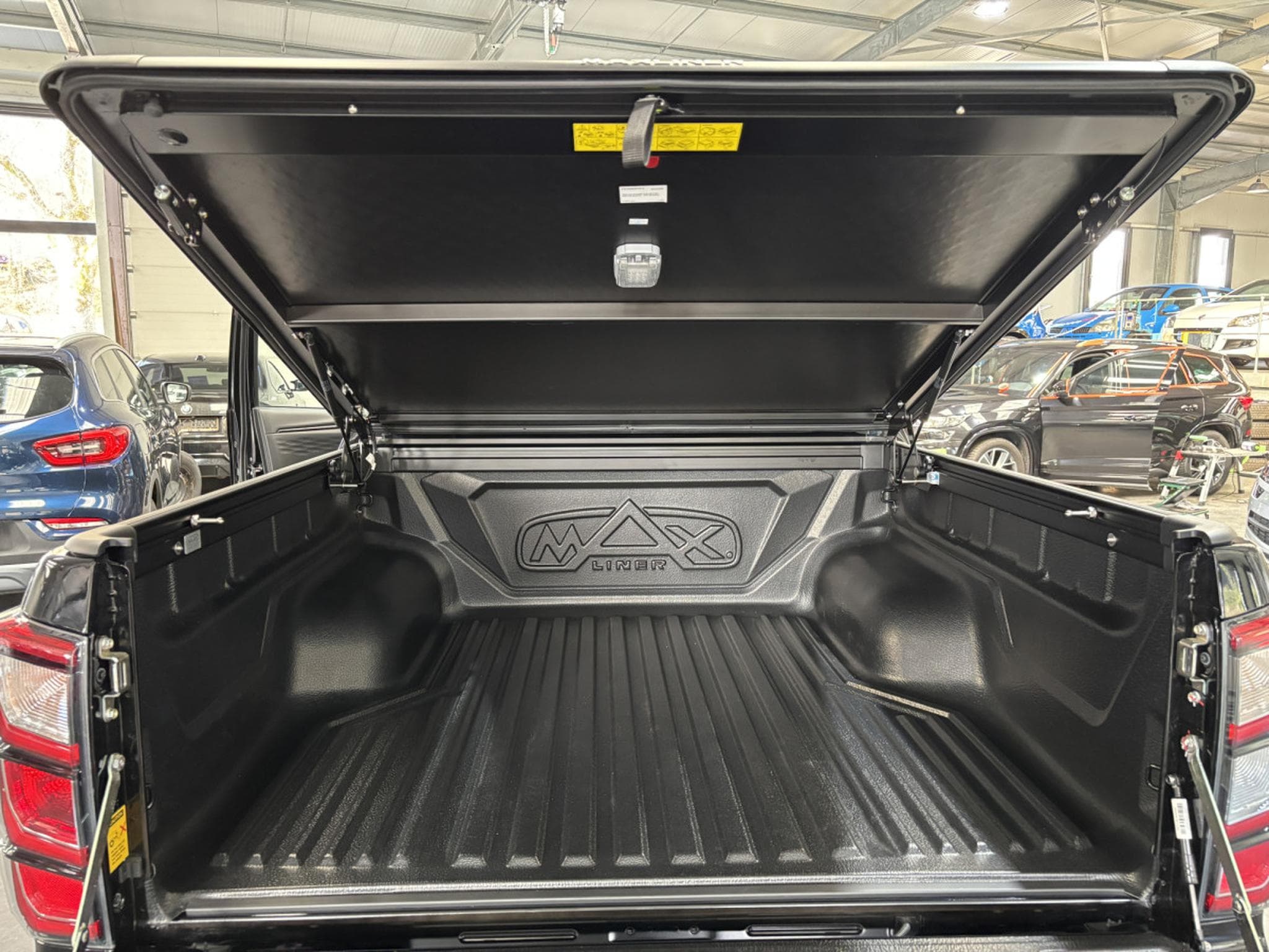 Isuzu D-Max Double Cab 1.9 V-Cross 163HP (2026) - Photo 14