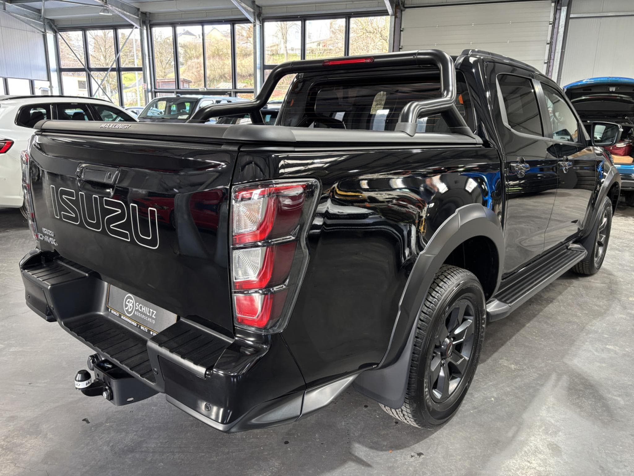 Isuzu D-Max Double Cab 1.9 V-Cross 163HP (2026) - Photo 3