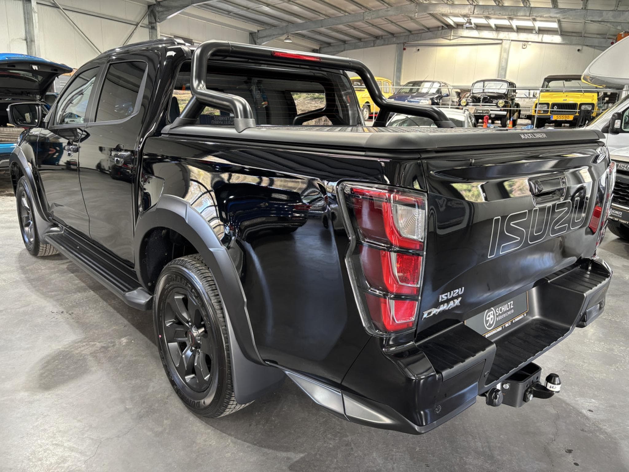 Isuzu D-Max Double Cab 1.9 V-Cross 163HP (2026) - Photo 5