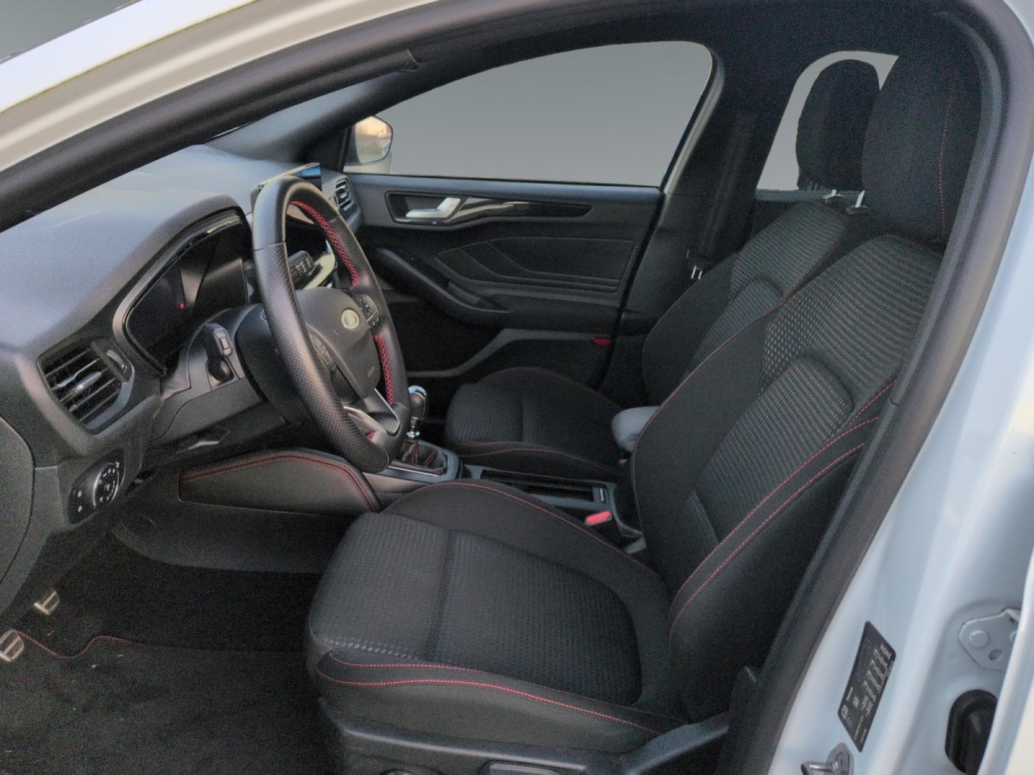 Ford Focus 1.0 EcoBoost MHEV ST-Line X (2022) - Foto 10