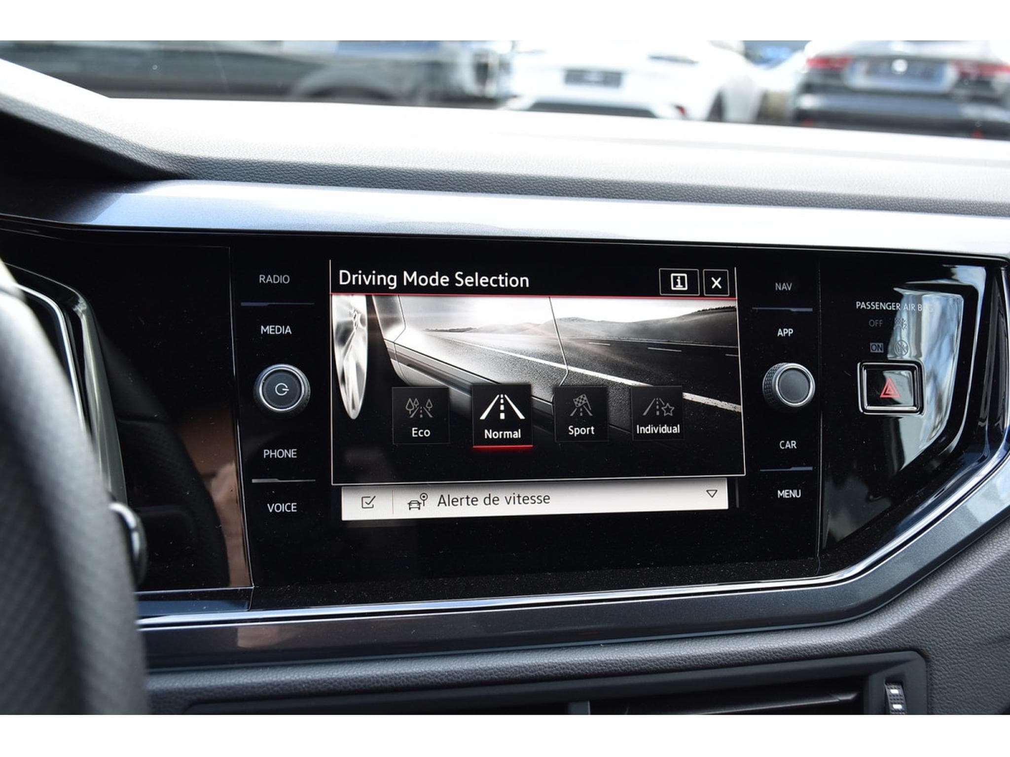 VW Polo 2.0 TSI DSG ACC TRAVEL LANE SIDE IQ.LIGHT PARK ASSIST 1°MAIN (2024) - Photo 13