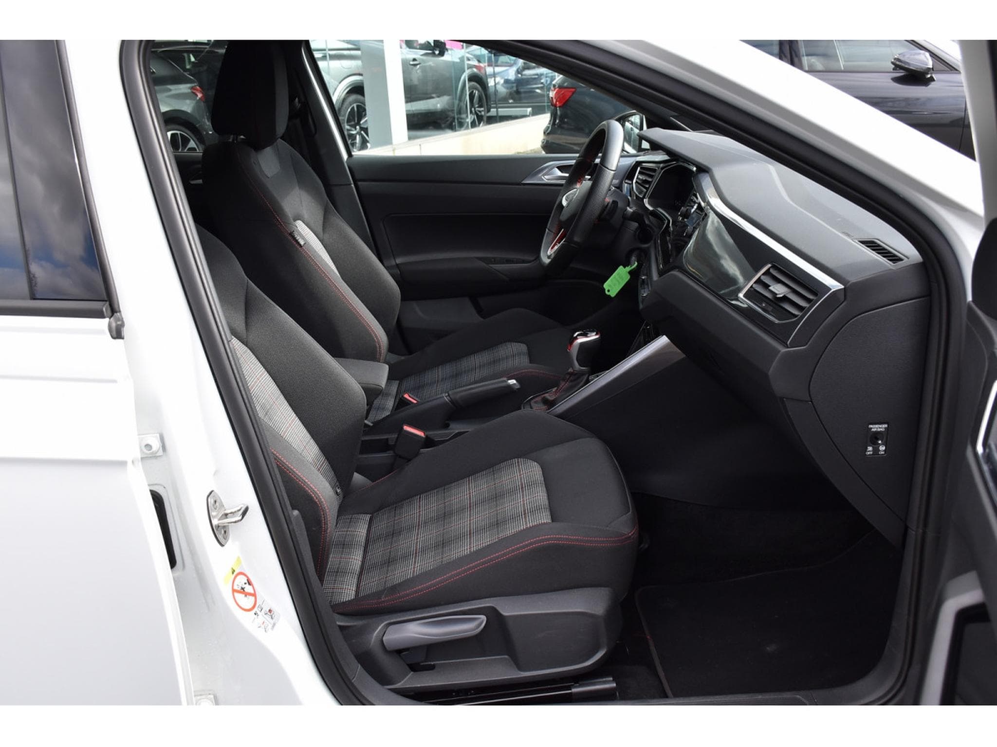 VW Polo 2.0 TSI DSG ACC TRAVEL LANE SIDE IQ.LIGHT PARK ASSIST 1°MAIN (2024) - Photo 7