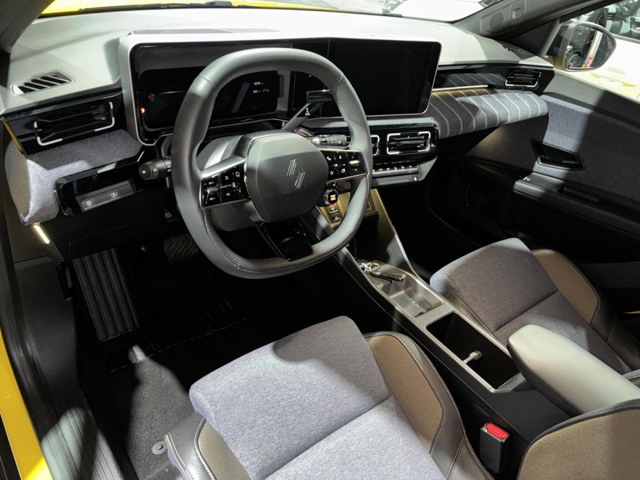 Renault 5 E-tech techno 150hp 52kwh (2025) - Photo 8