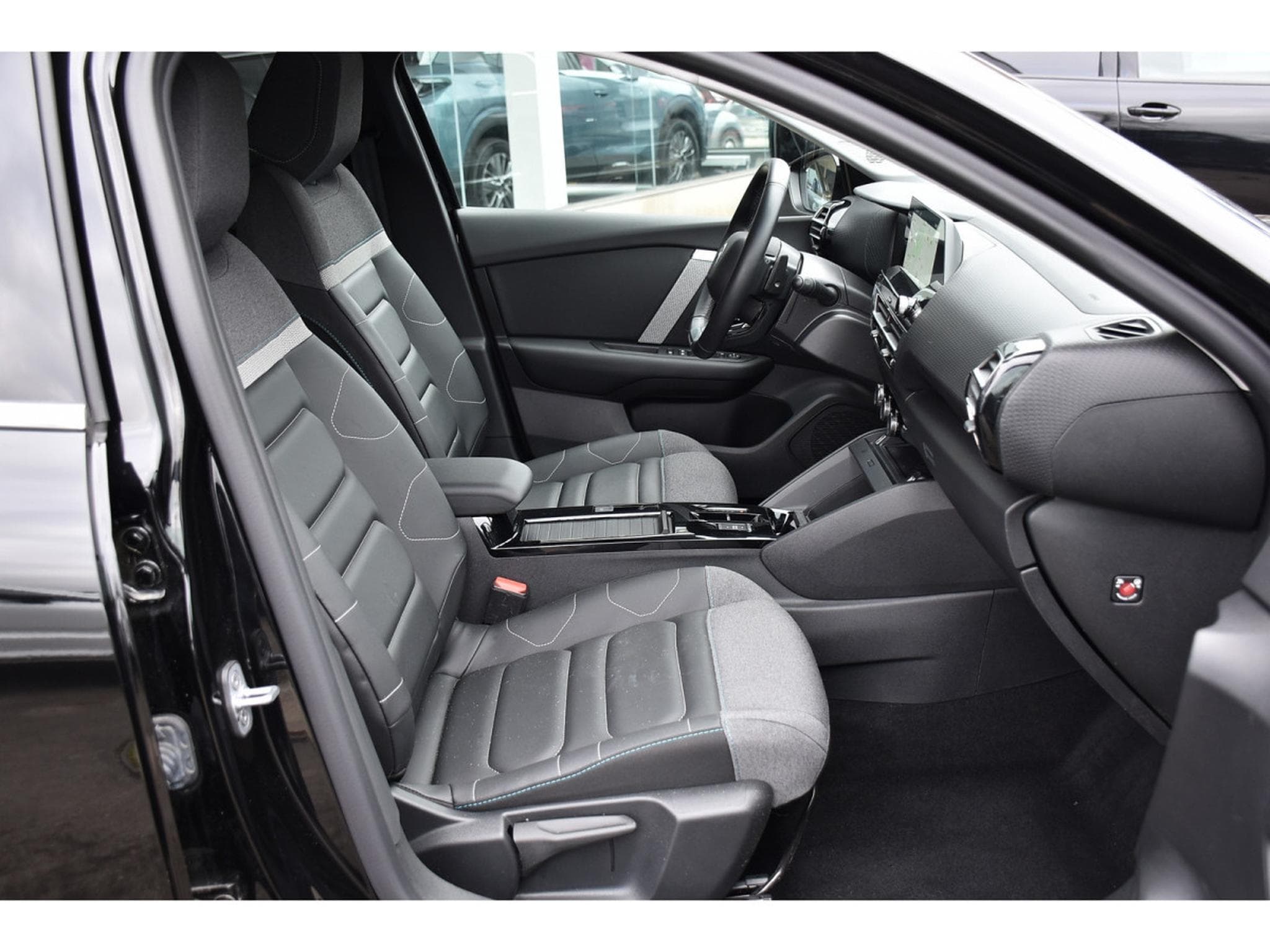 Citroën C4 1.2 PureTech 130 EAT8 MAX CUIR ACC SIDE HUD CAM360 1° MAIN (2024) - Photo 7