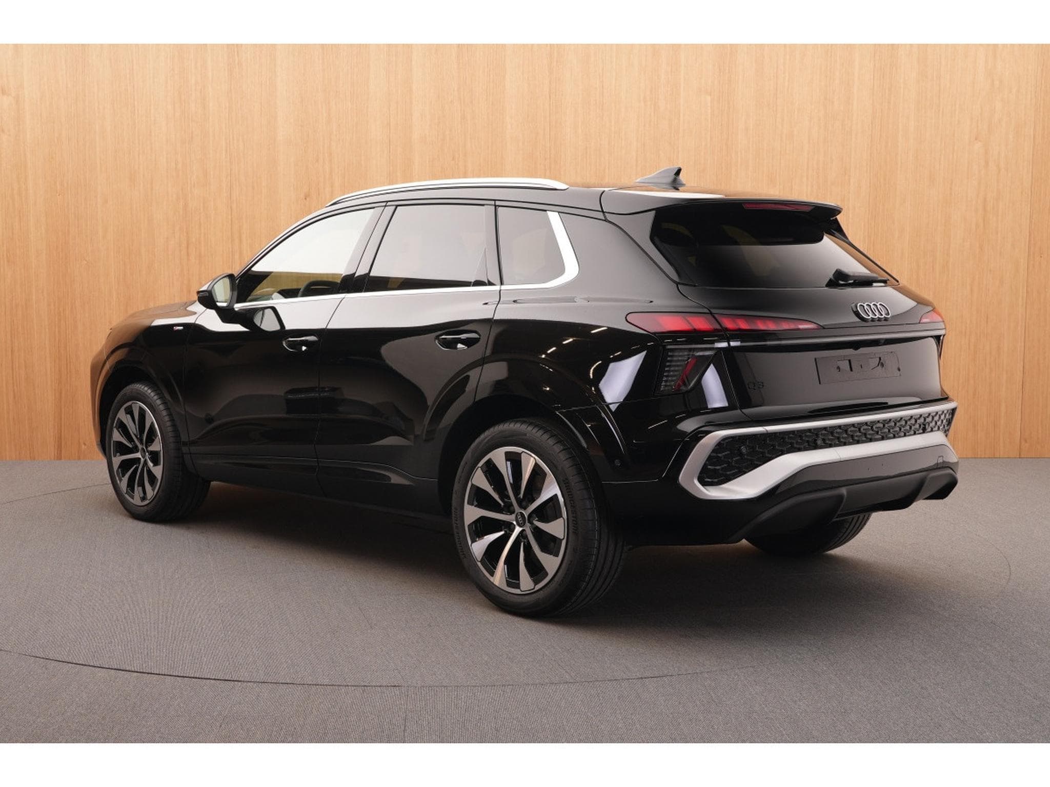 Audi Q3 35 TFSI S line 110 kW-150CV S tronic - Jantes 19" - Leds - C (2026) - Photo 5