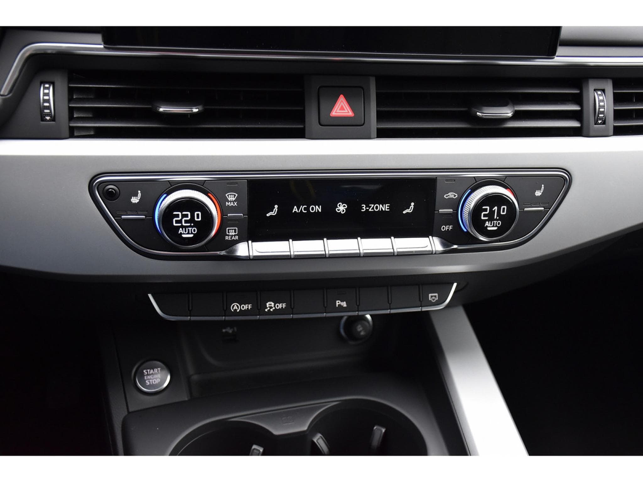 Audi A4 Avant 30 TDI Advanced S-Tronic GPS LANE GARANTIE 05/2029 (2024) - Photo 16