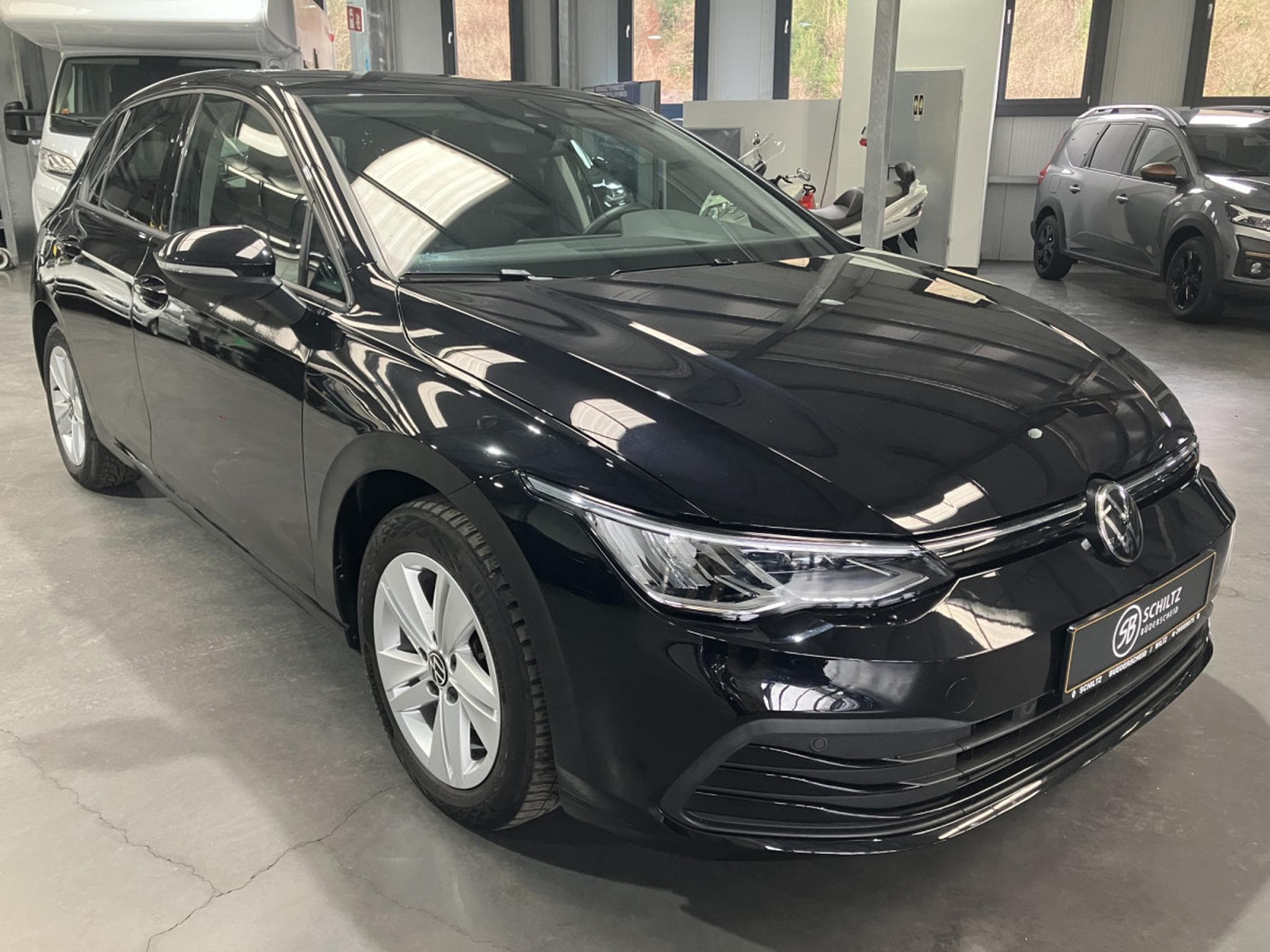 VW Golf 1.5 eTSI Life DSG 150HP (2023) - Photo 1