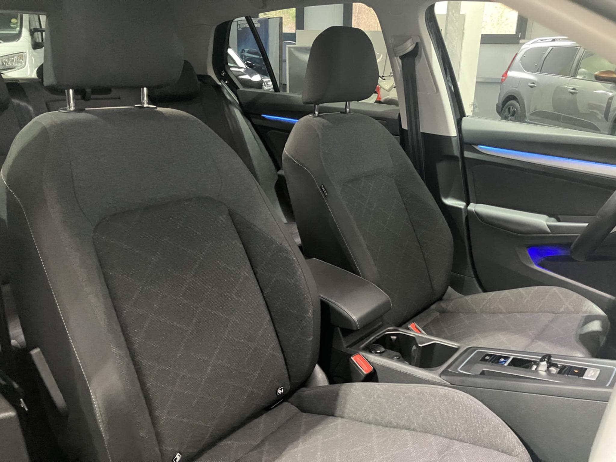 VW Golf 1.5 eTSI Life DSG 150HP (2023) - Photo 12