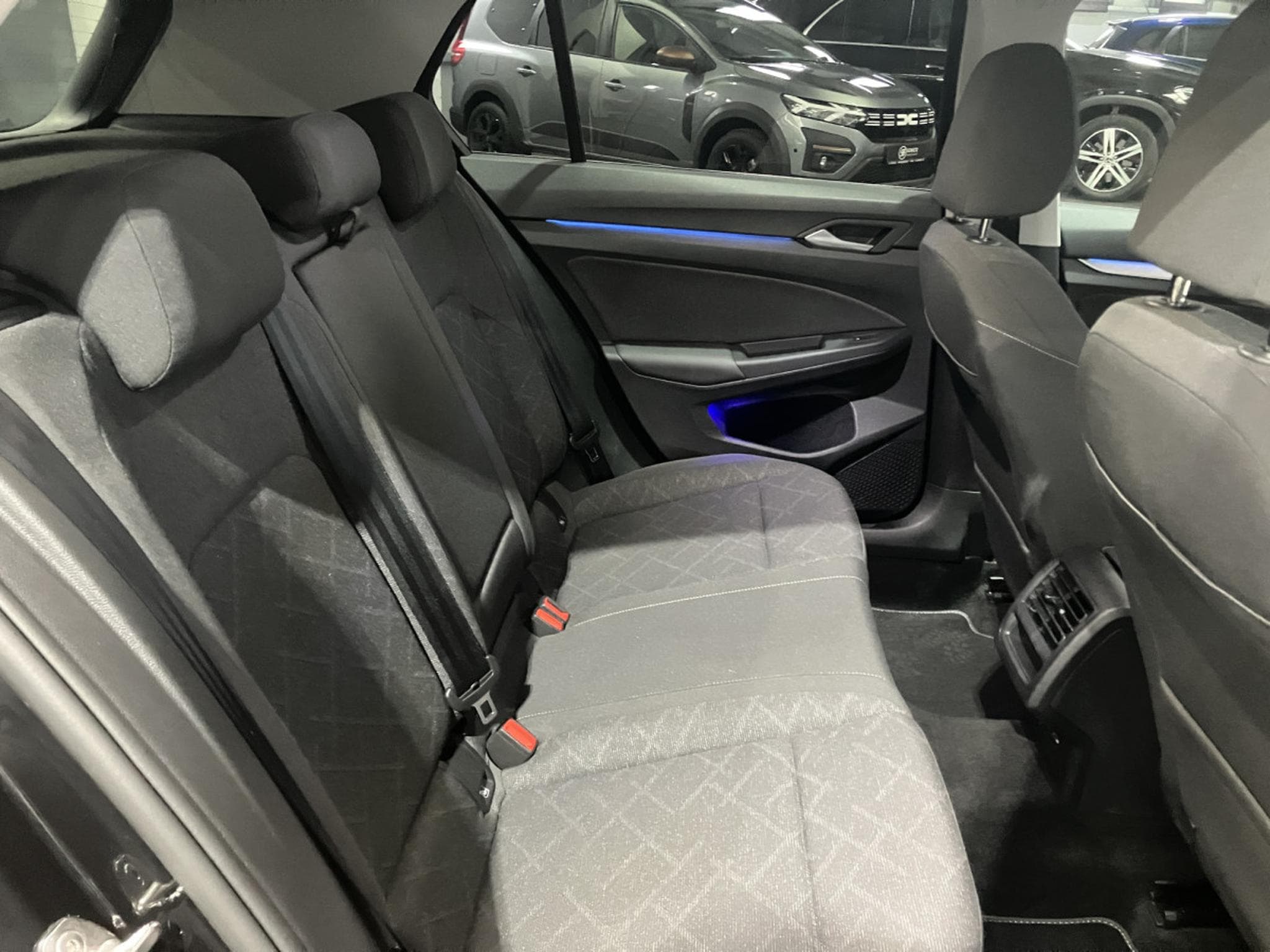 VW Golf 1.5 eTSI Life DSG 150HP (2023) - Photo 13